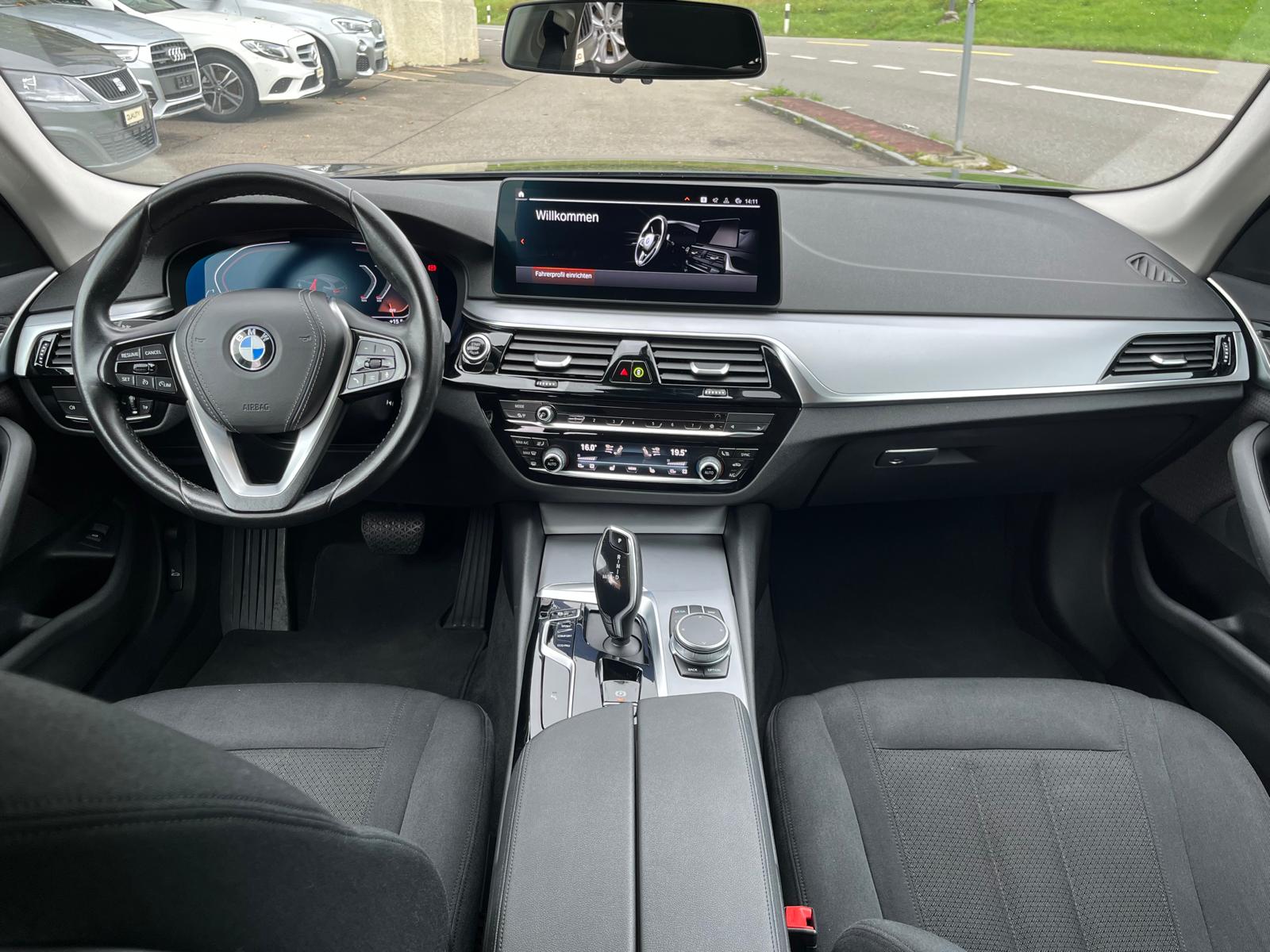 BMW 520d xDrive 48V Touring Steptronic-image-14
