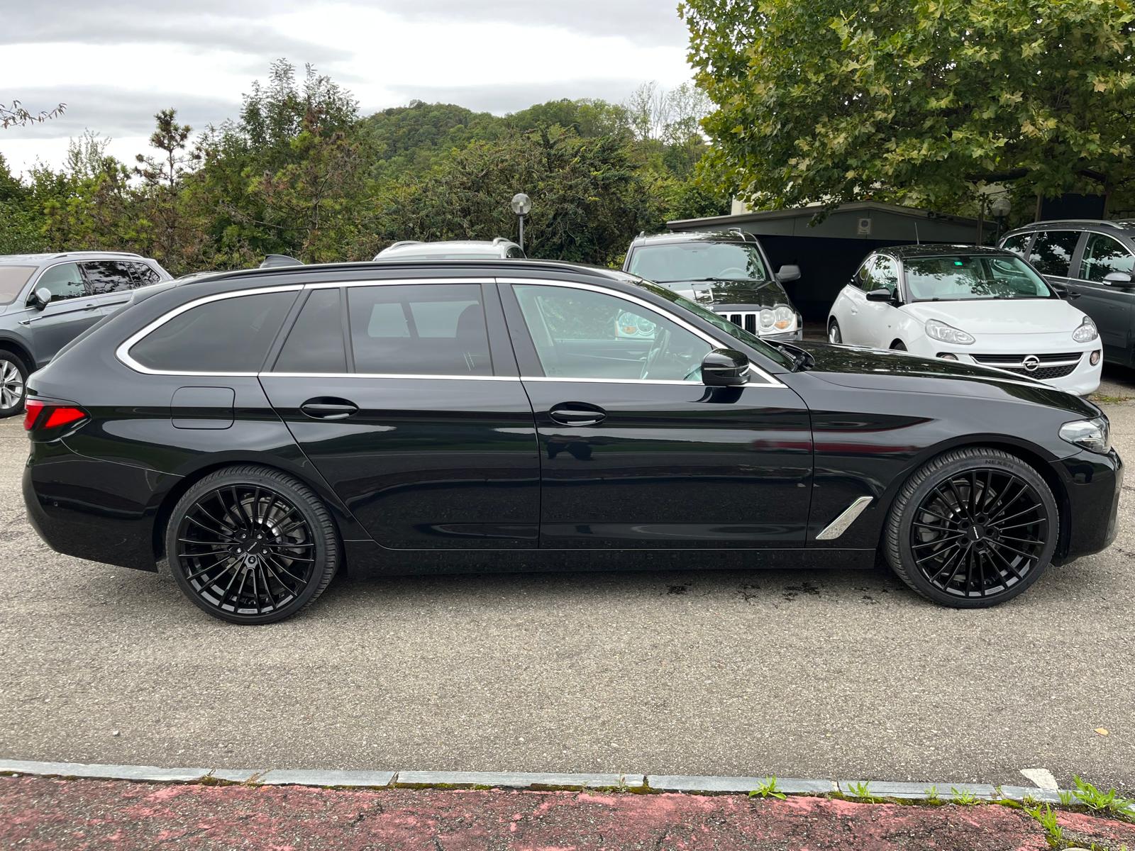 BMW 520d xDrive 48V Touring Steptronic-image-6