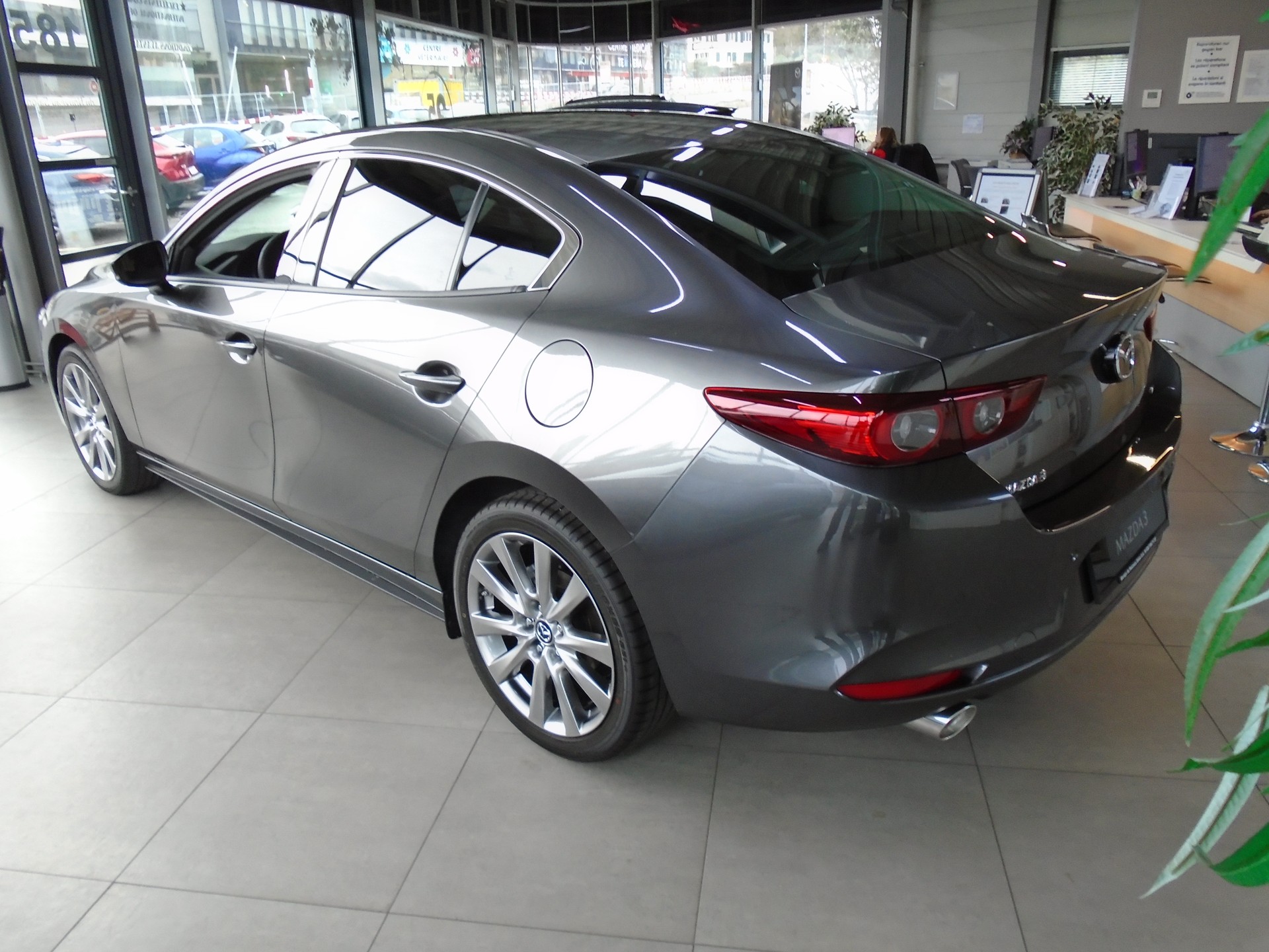 MAZDA 3 Sedan SKYACTIV-X M Hybrid 186 Takumi Automat-image-3