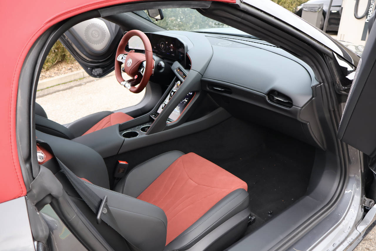 MG Cyberster 77kWh Stoffdach Rot 4WD-image-13