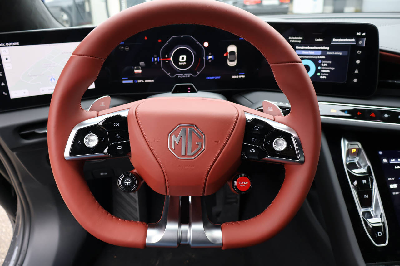 MG Cyberster 77kWh Stoffdach Rot 4WD-image-11