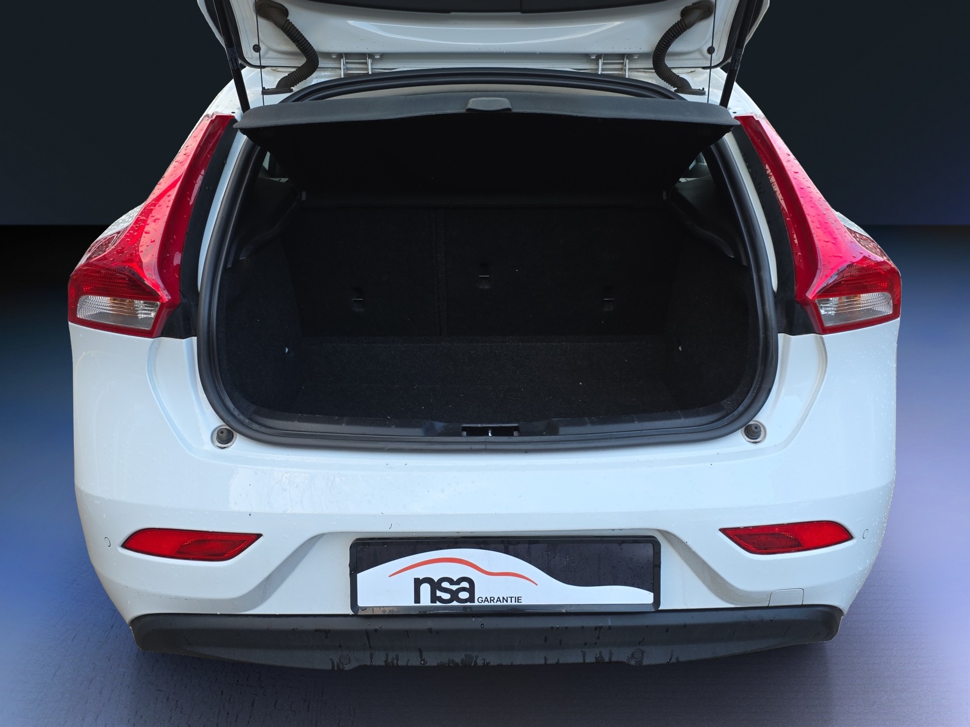 VOLVO V40 D2 Momentum-image-14