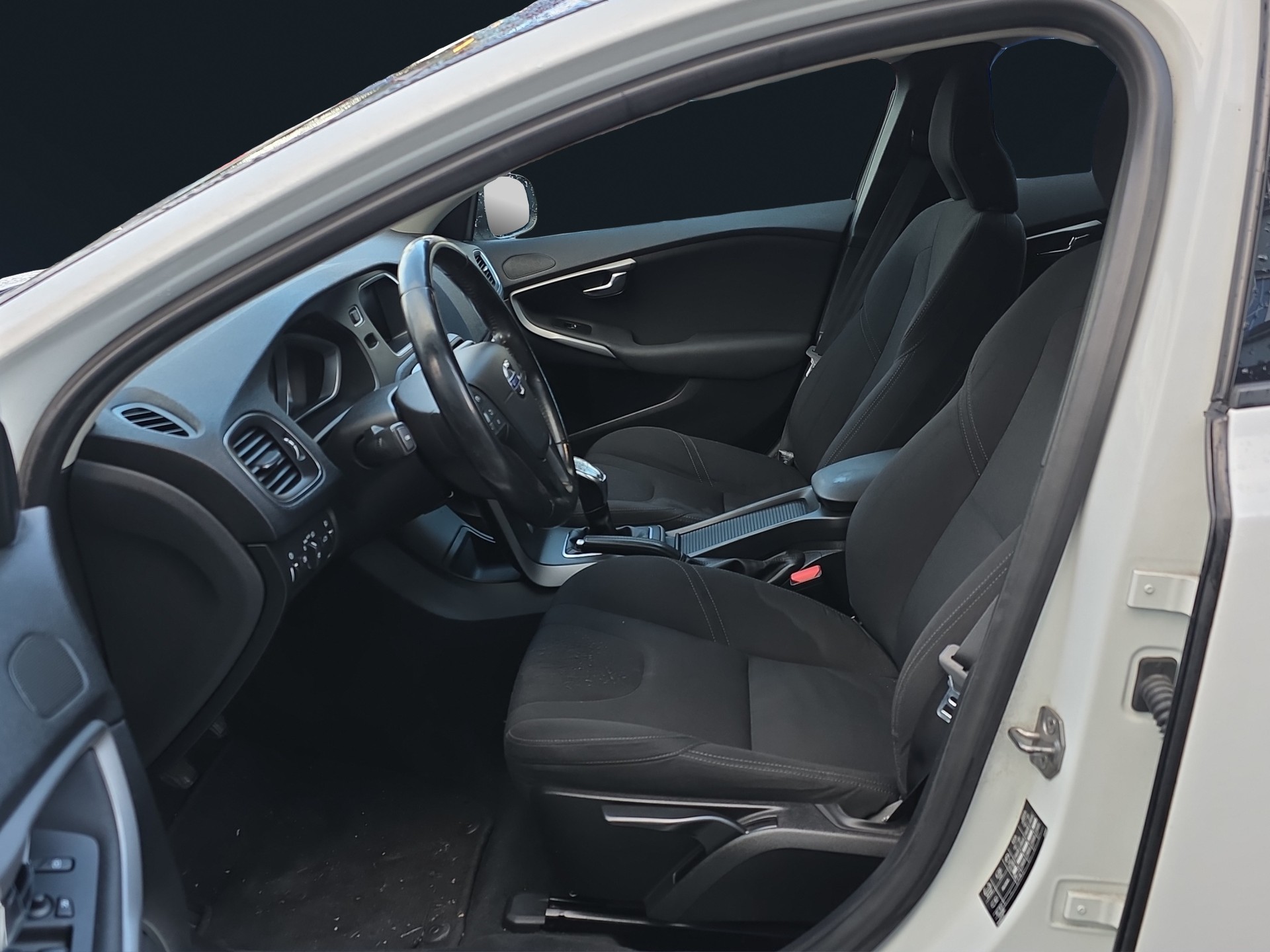 VOLVO V40 D2 Momentum-image-9