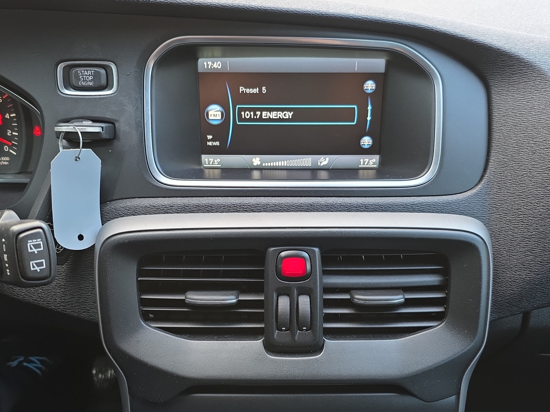 VOLVO V40 D2 Momentum-image-13