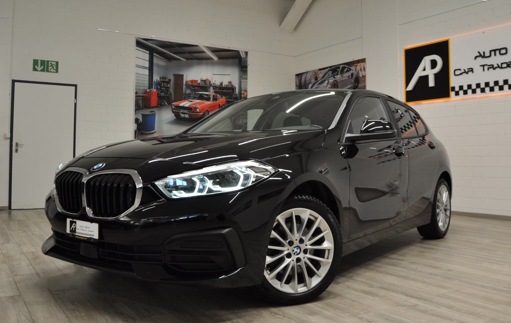 BMW 118i Fleet Edition Steptronic-showroom-element-1