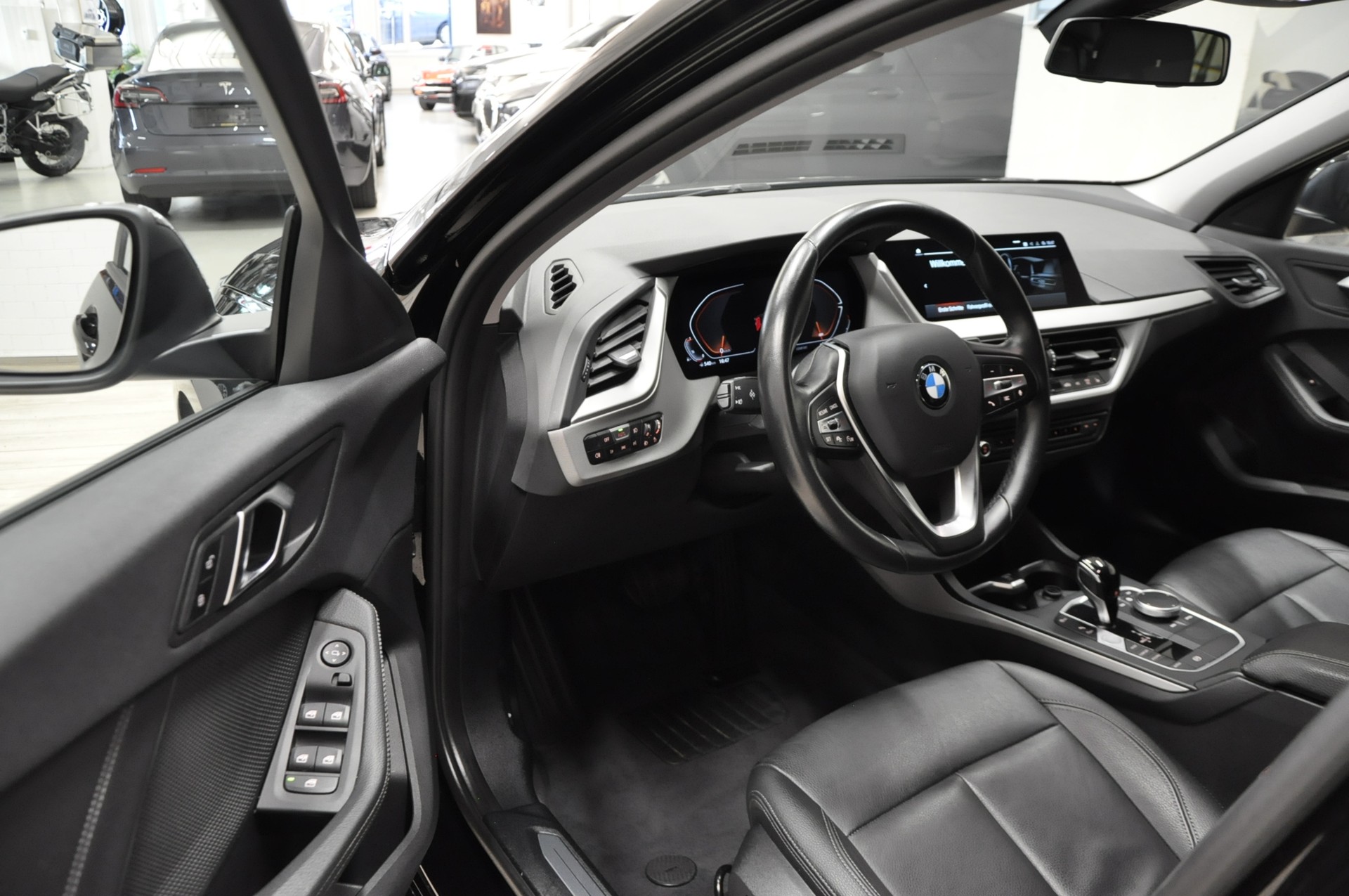 BMW 118i Fleet Edition Steptronic-image-12