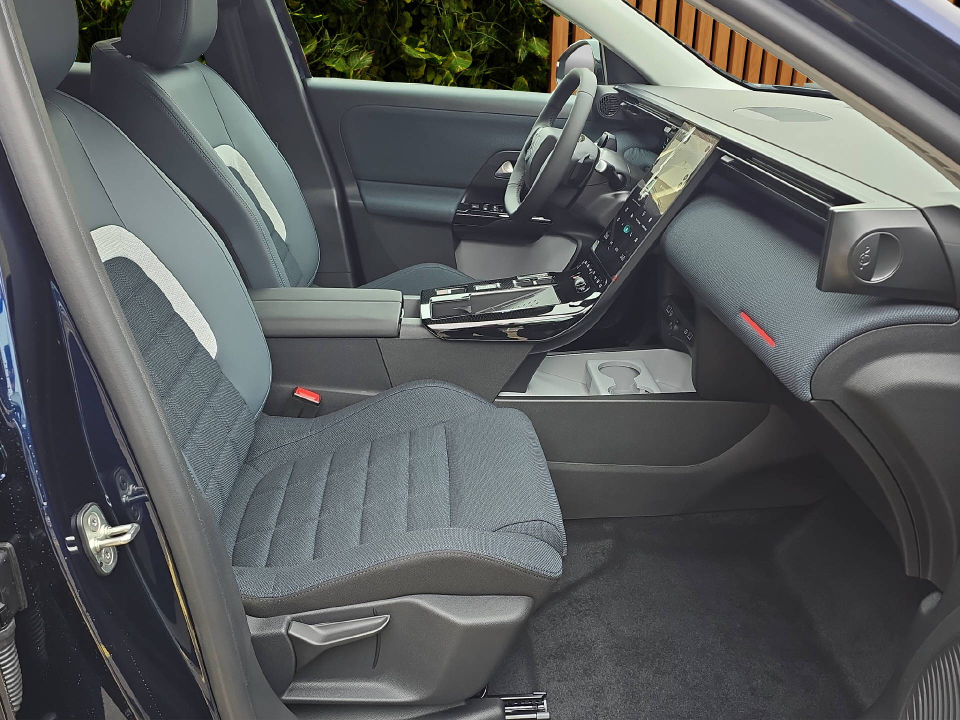 CITROEN C5 Aircross 1.2 Hybrid Plus-image-14