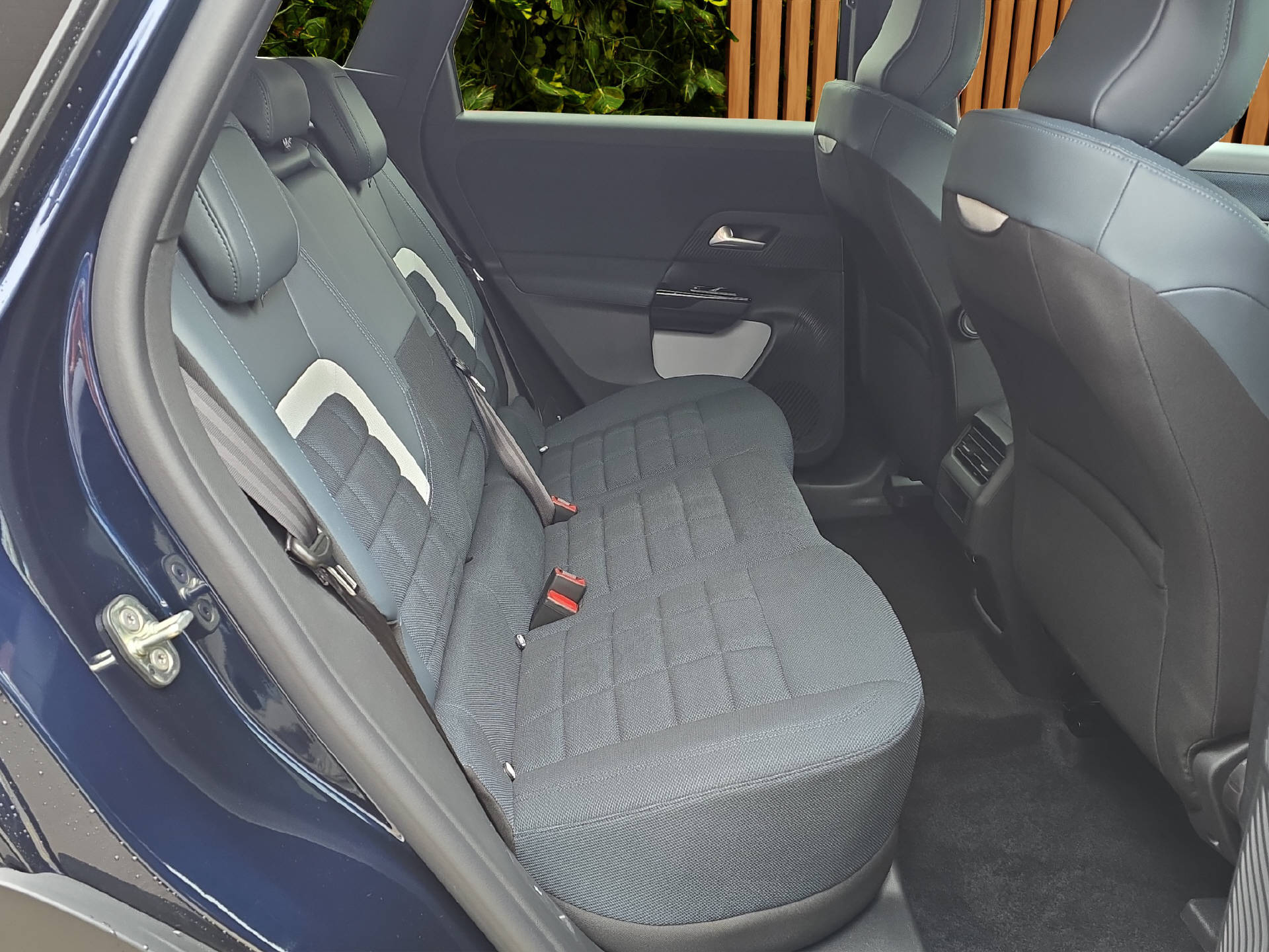 CITROEN C5 Aircross 1.2 Hybrid Plus-image-15