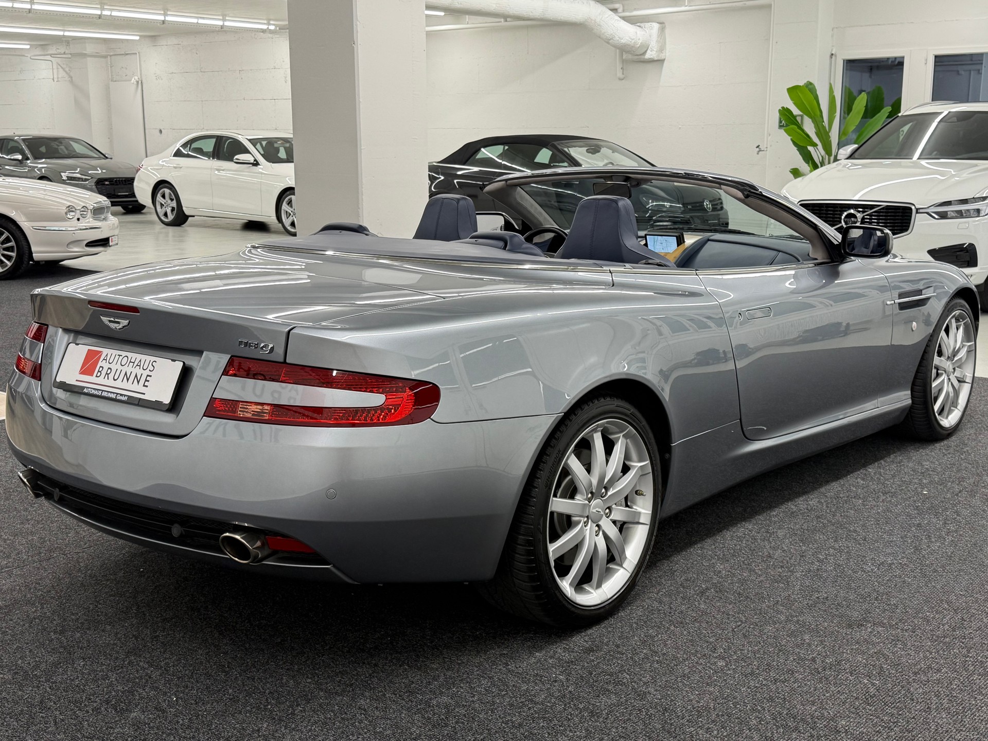 ASTON MARTIN DB9 Volante Touchtronic 2-image-7