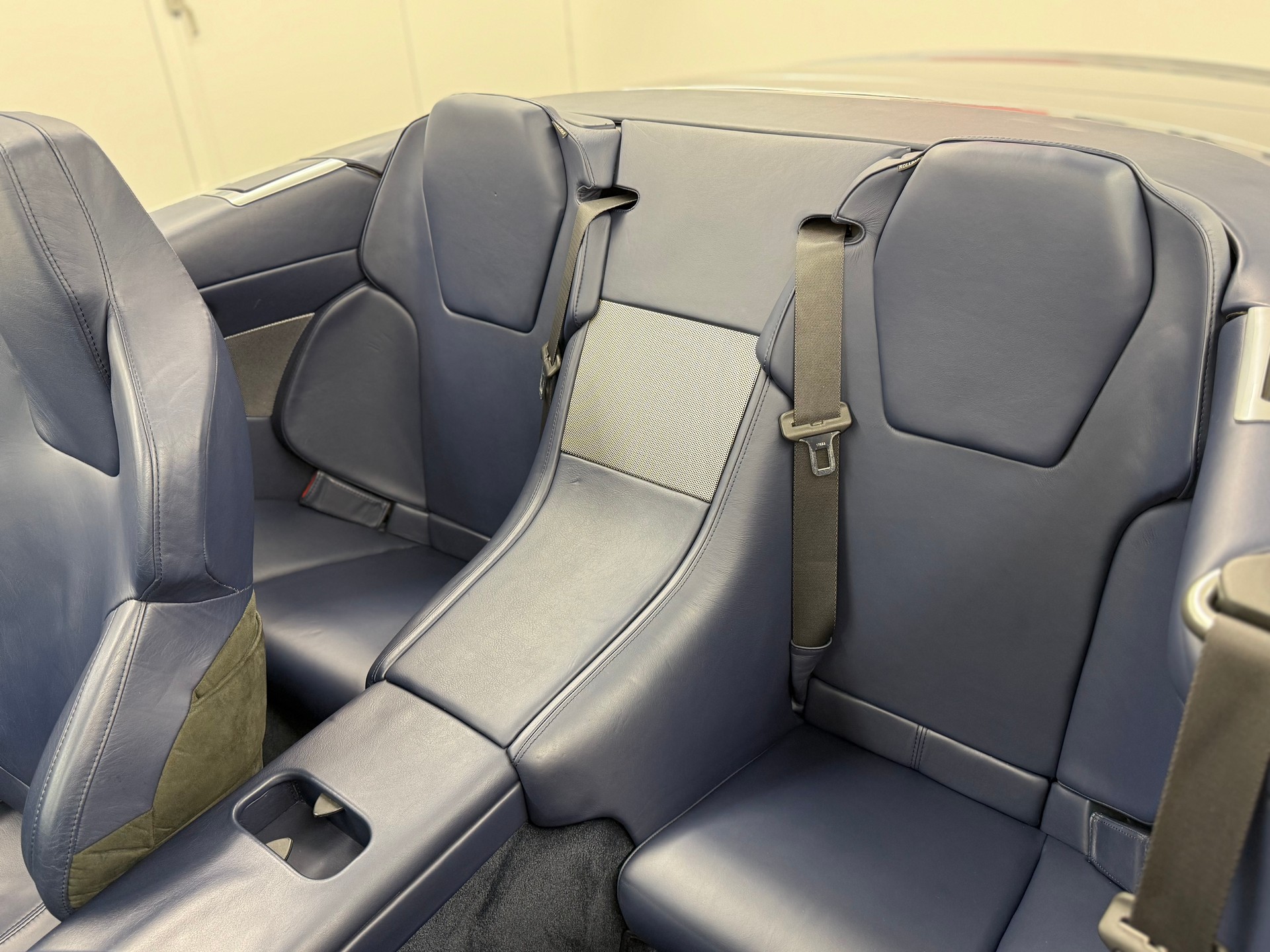 ASTON MARTIN DB9 Volante Touchtronic 2-image-30