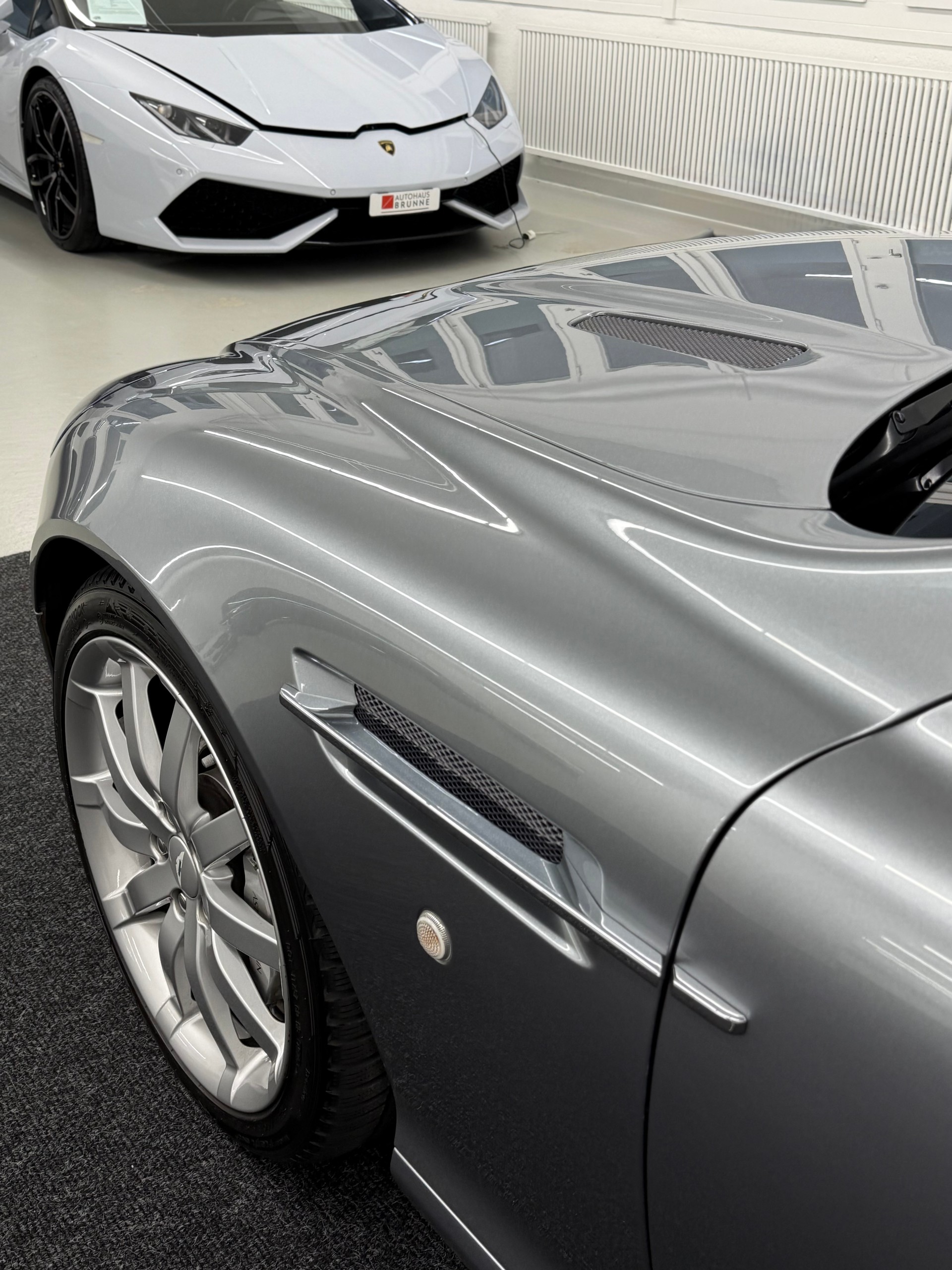 ASTON MARTIN DB9 Volante Touchtronic 2-image-17