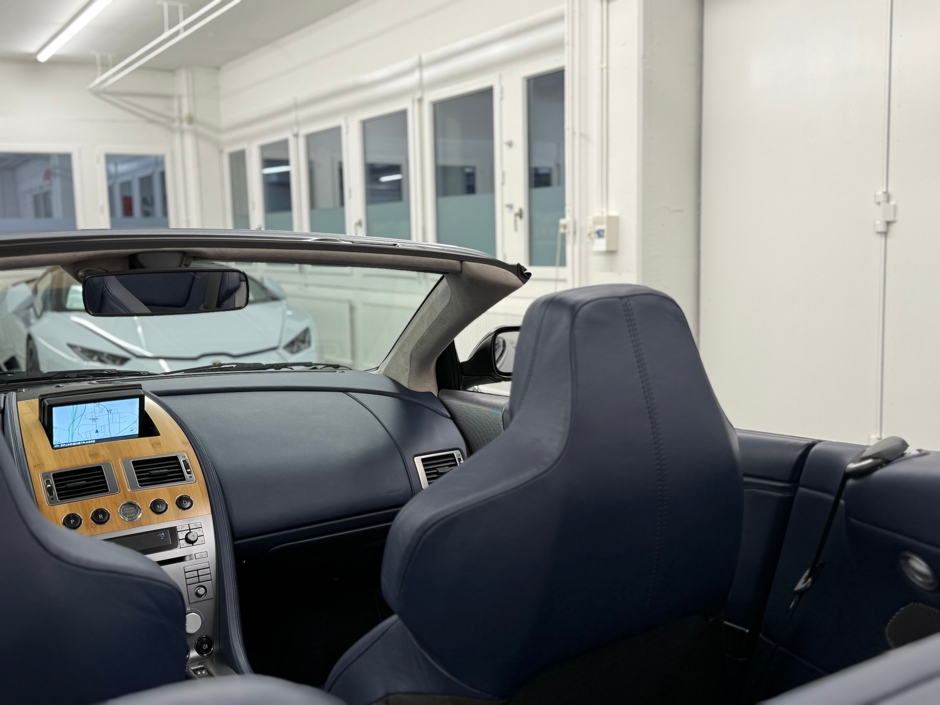ASTON MARTIN DB9 Volante Touchtronic 2-image-25
