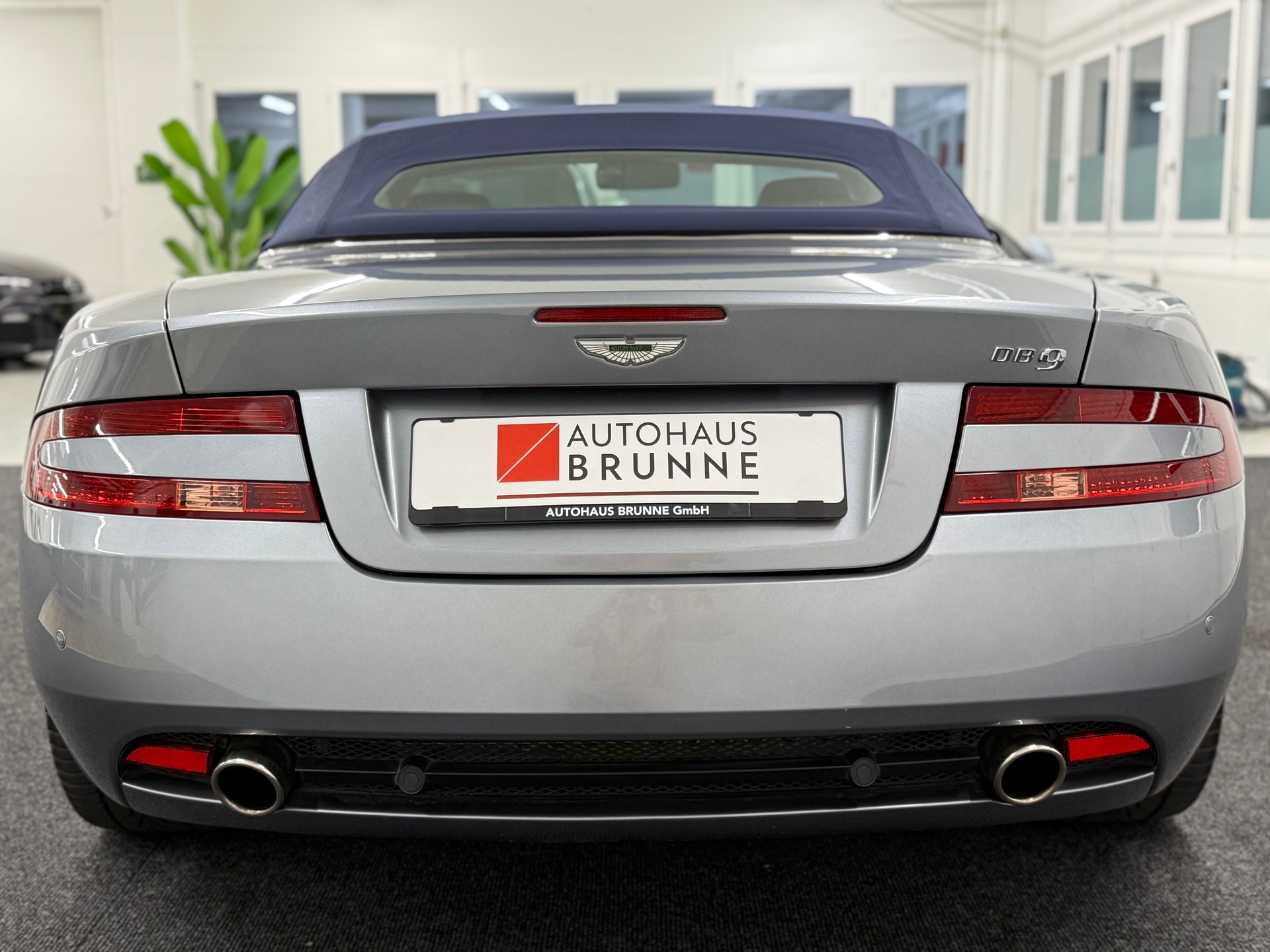 ASTON MARTIN DB9 Volante Touchtronic 2-image-9