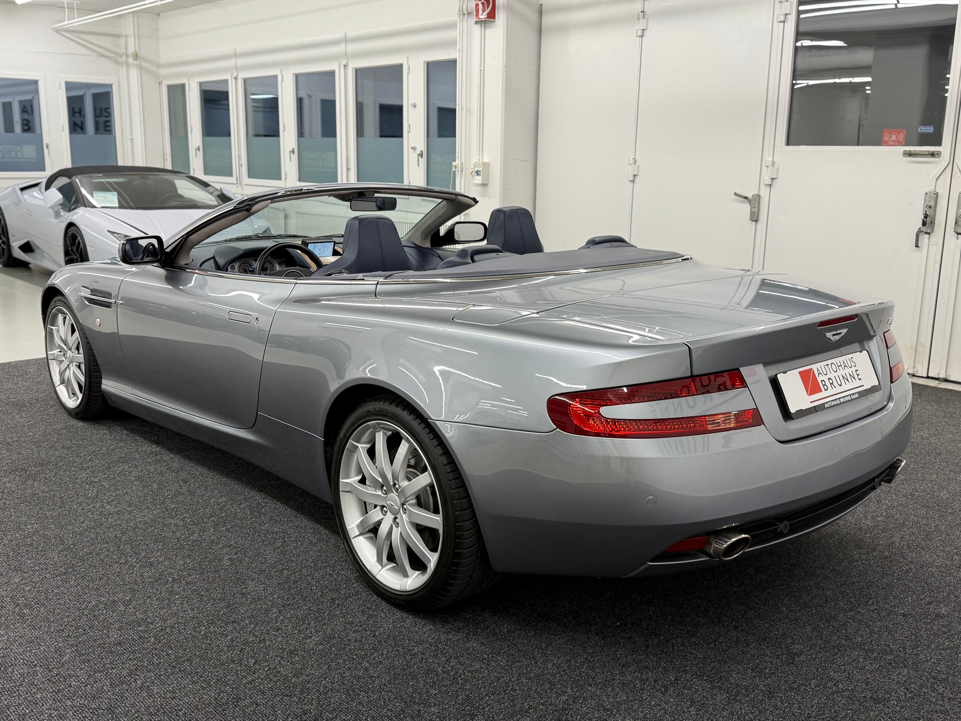 ASTON MARTIN DB9 Volante Touchtronic 2-image-12