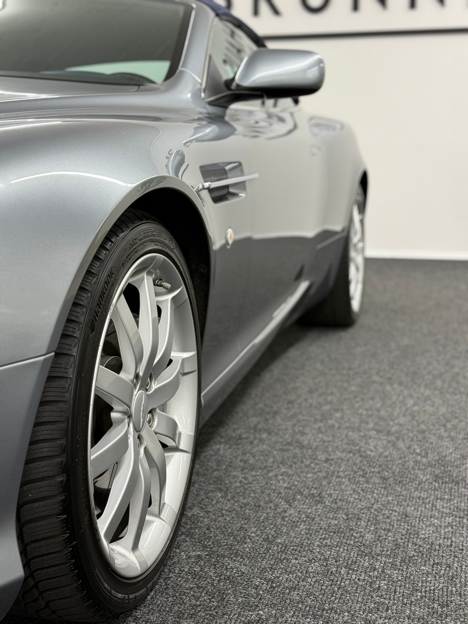 ASTON MARTIN DB9 Volante Touchtronic 2-image-18