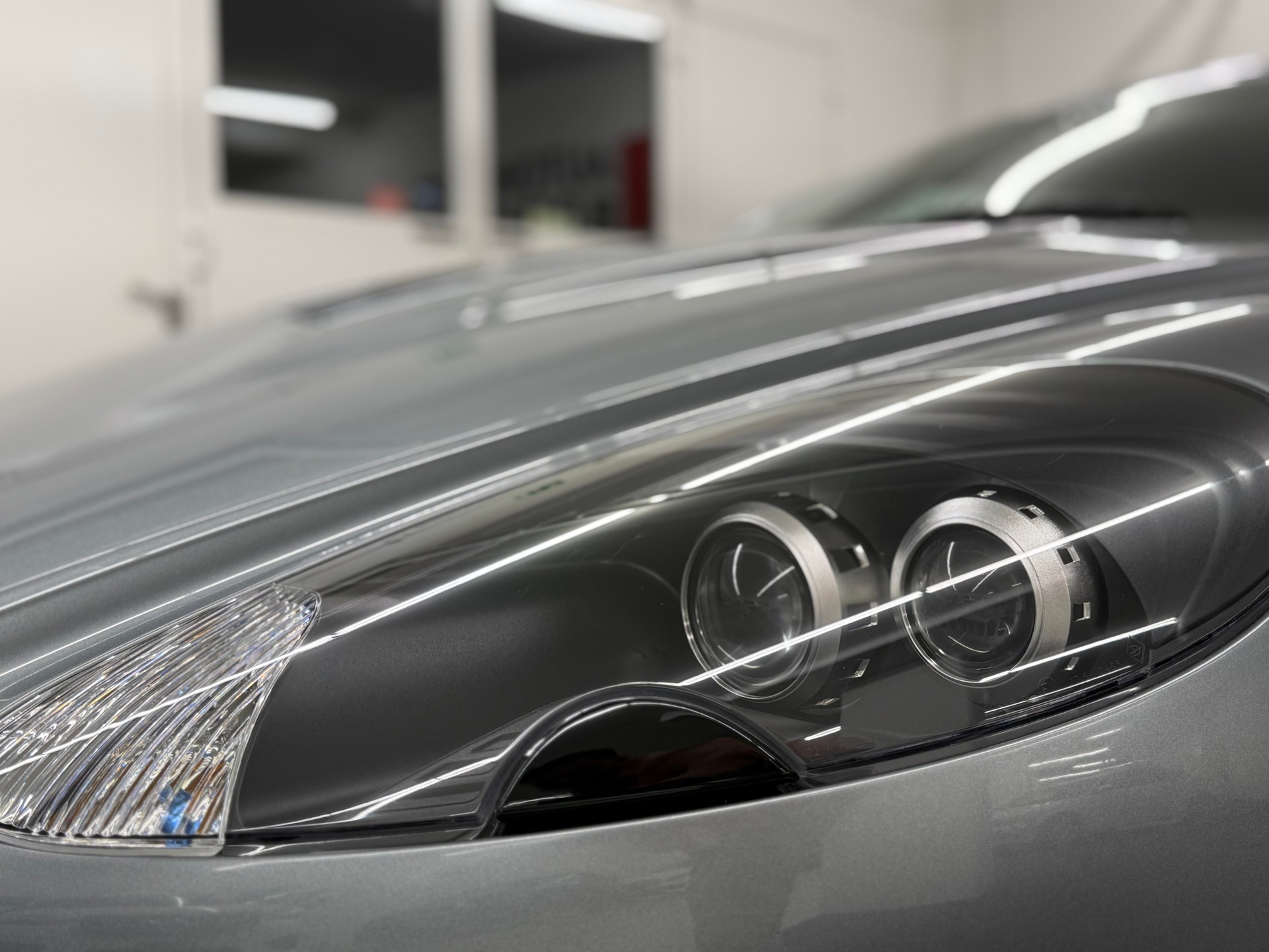 ASTON MARTIN DB9 Volante Touchtronic 2-image-19