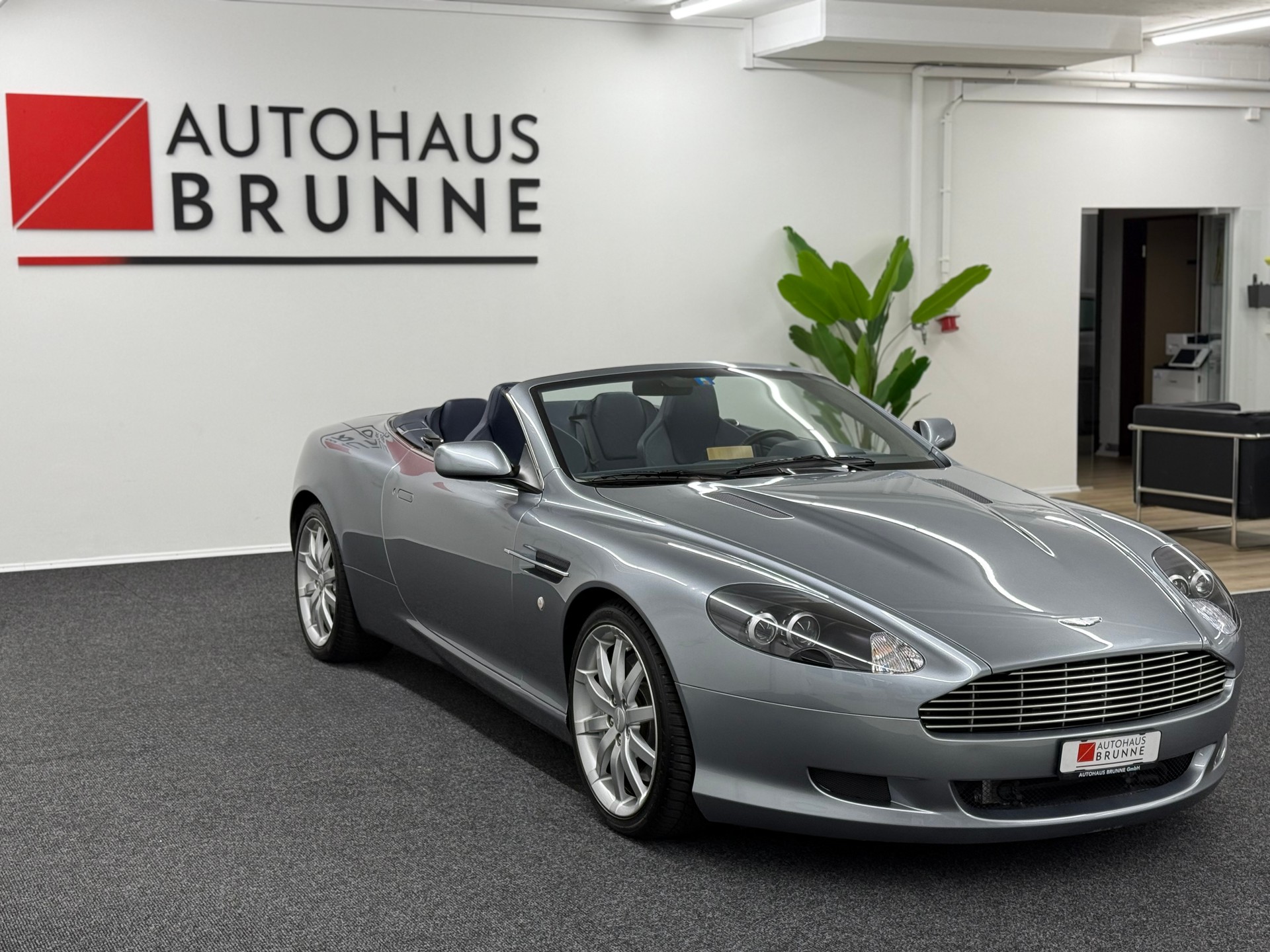 ASTON MARTIN DB9 Volante Touchtronic 2-image-5