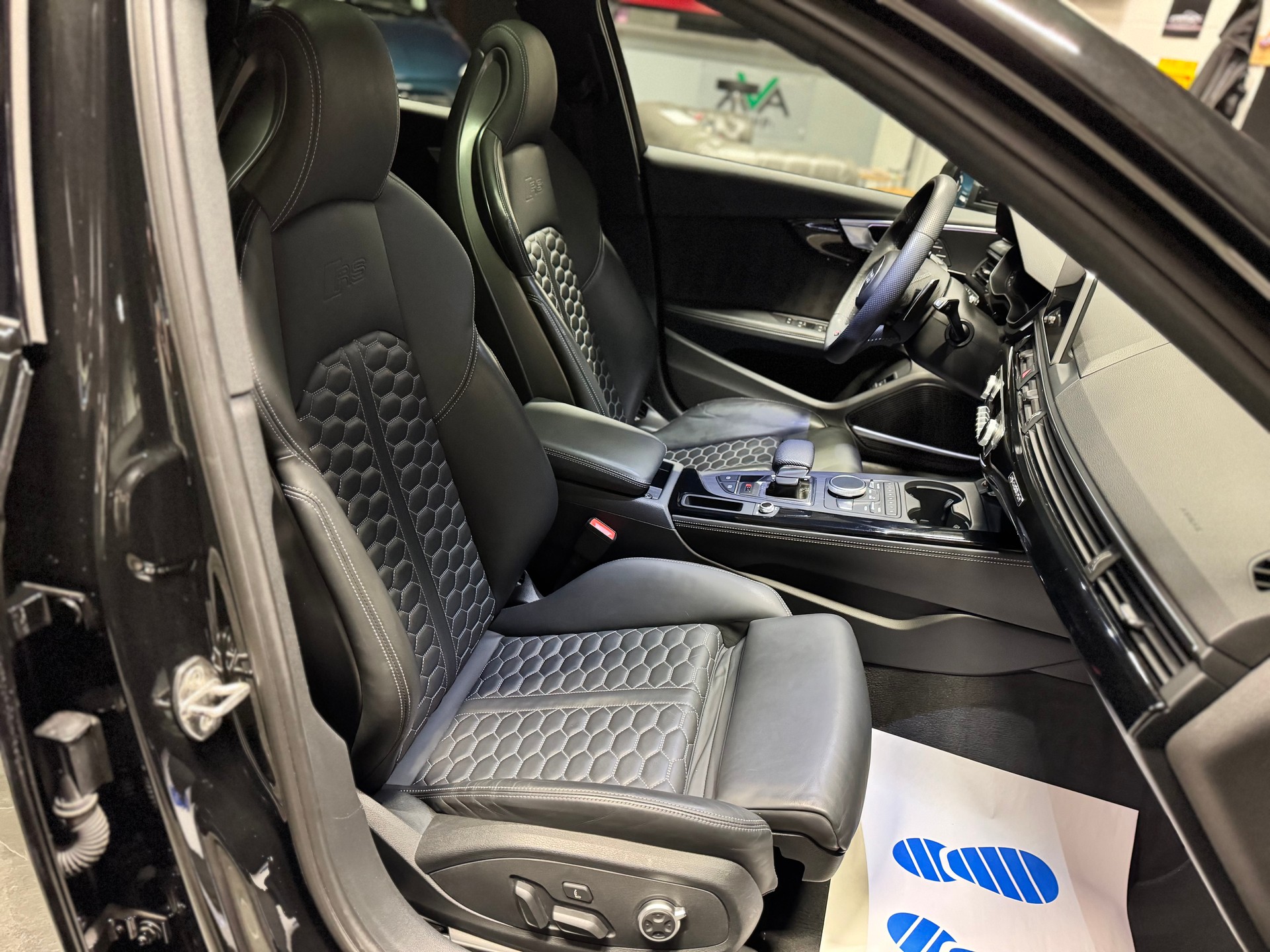 AUDI RS4 Avant 2.9 TFSI quattro tiptronic *ALLBLACK*-image-12