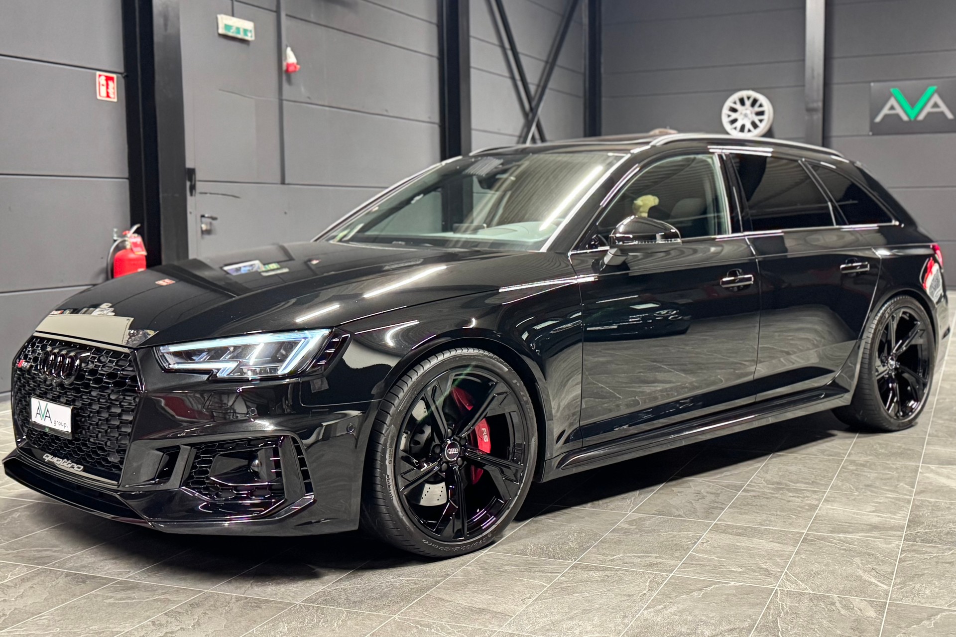 AUDI RS4 Avant 2.9 TFSI quattro tiptronic *ALLBLACK*-image-4