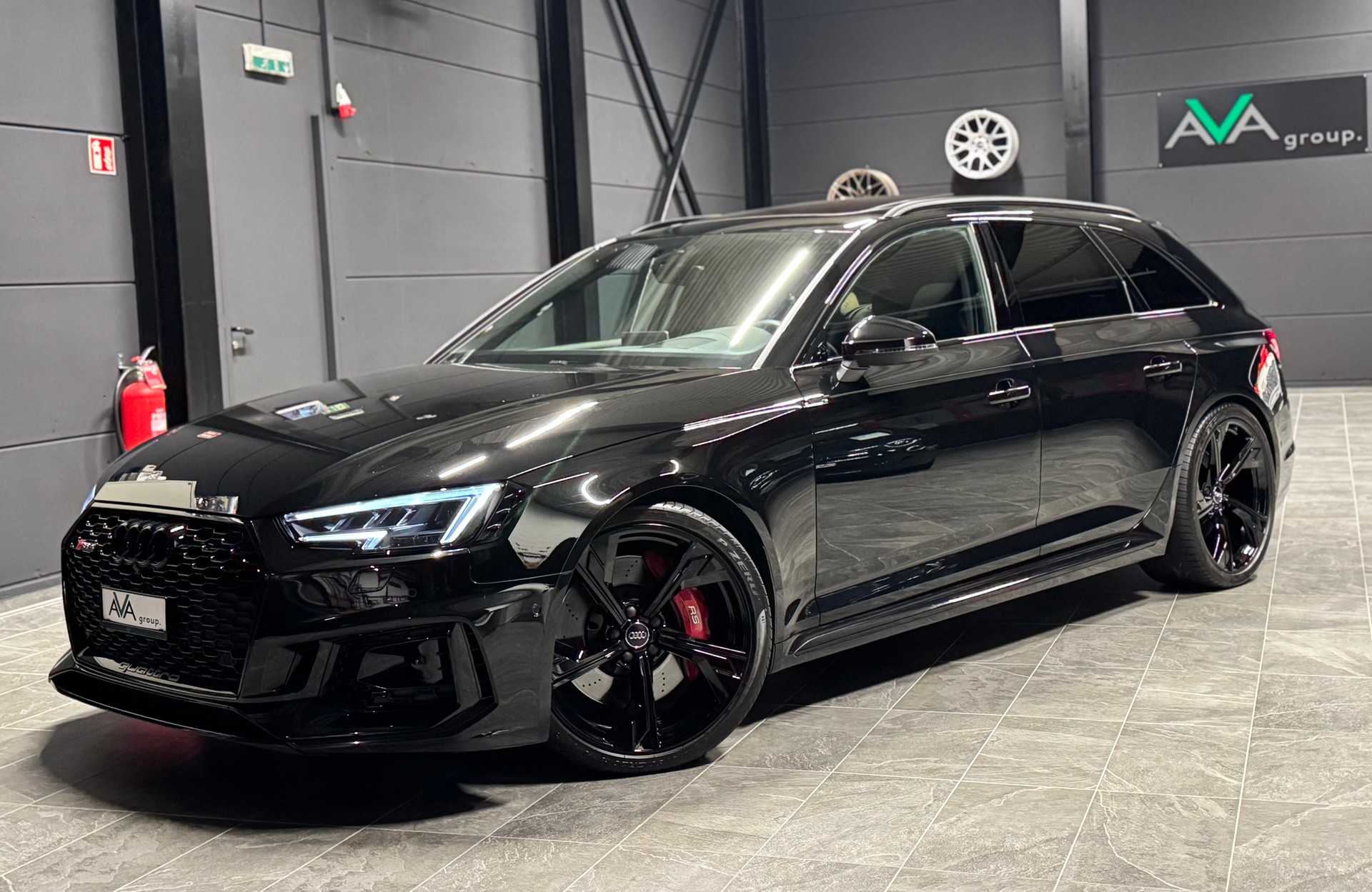 AUDI RS4 Avant 2.9 TFSI quattro tiptronic *ALLBLACK*-image-2