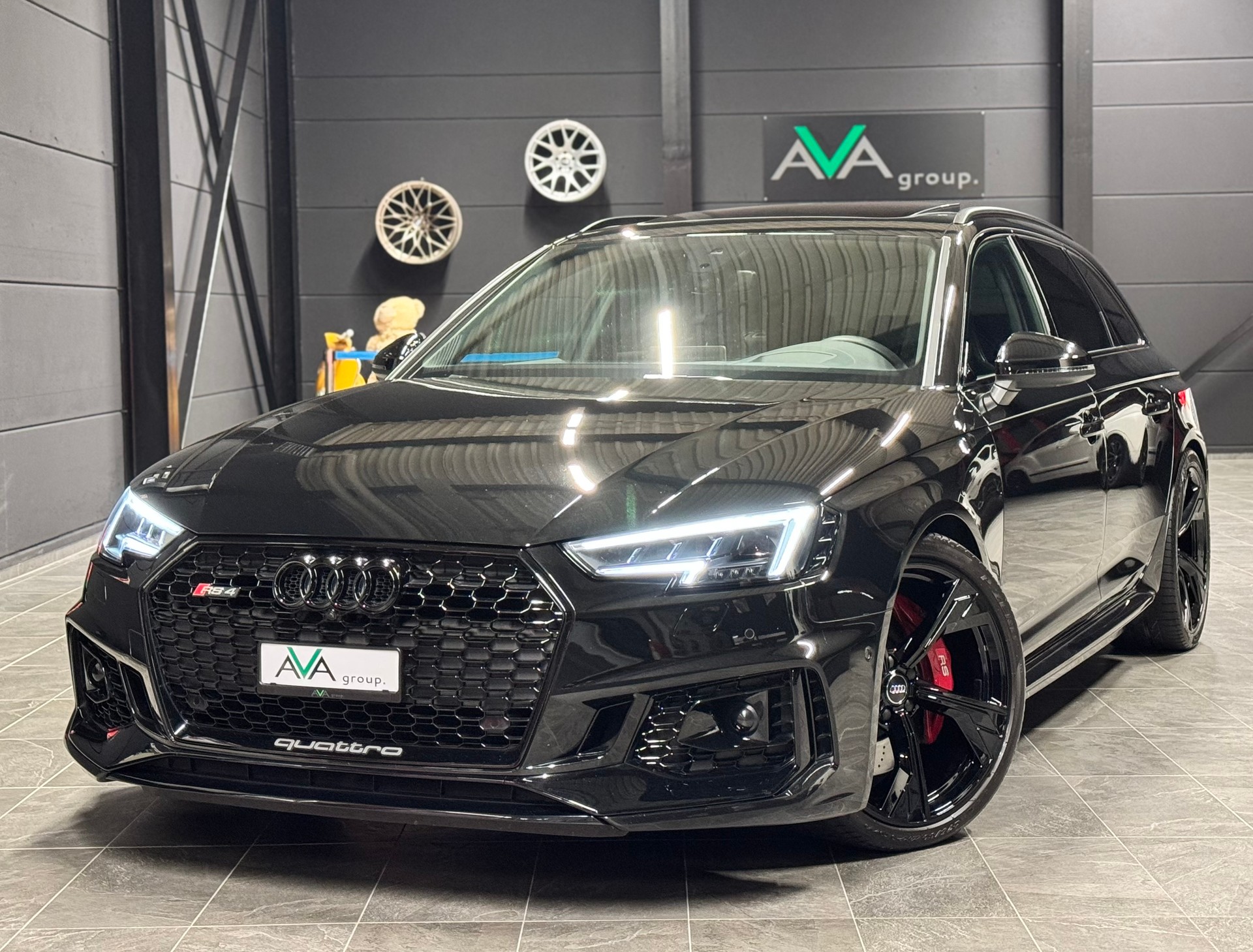 AUDI RS4 Avant 2.9 TFSI quattro tiptronic *ALLBLACK*