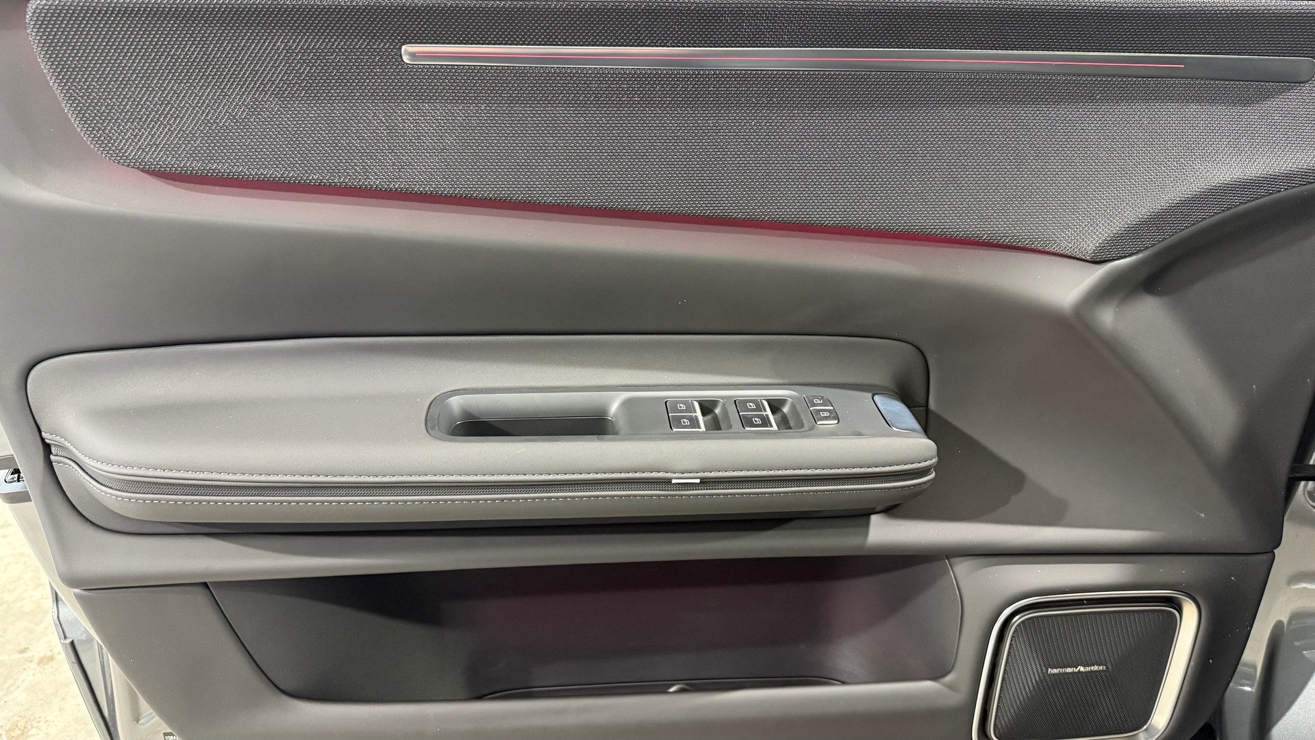 POLESTAR 4 Long Range Dual Motor Perfor-image-11