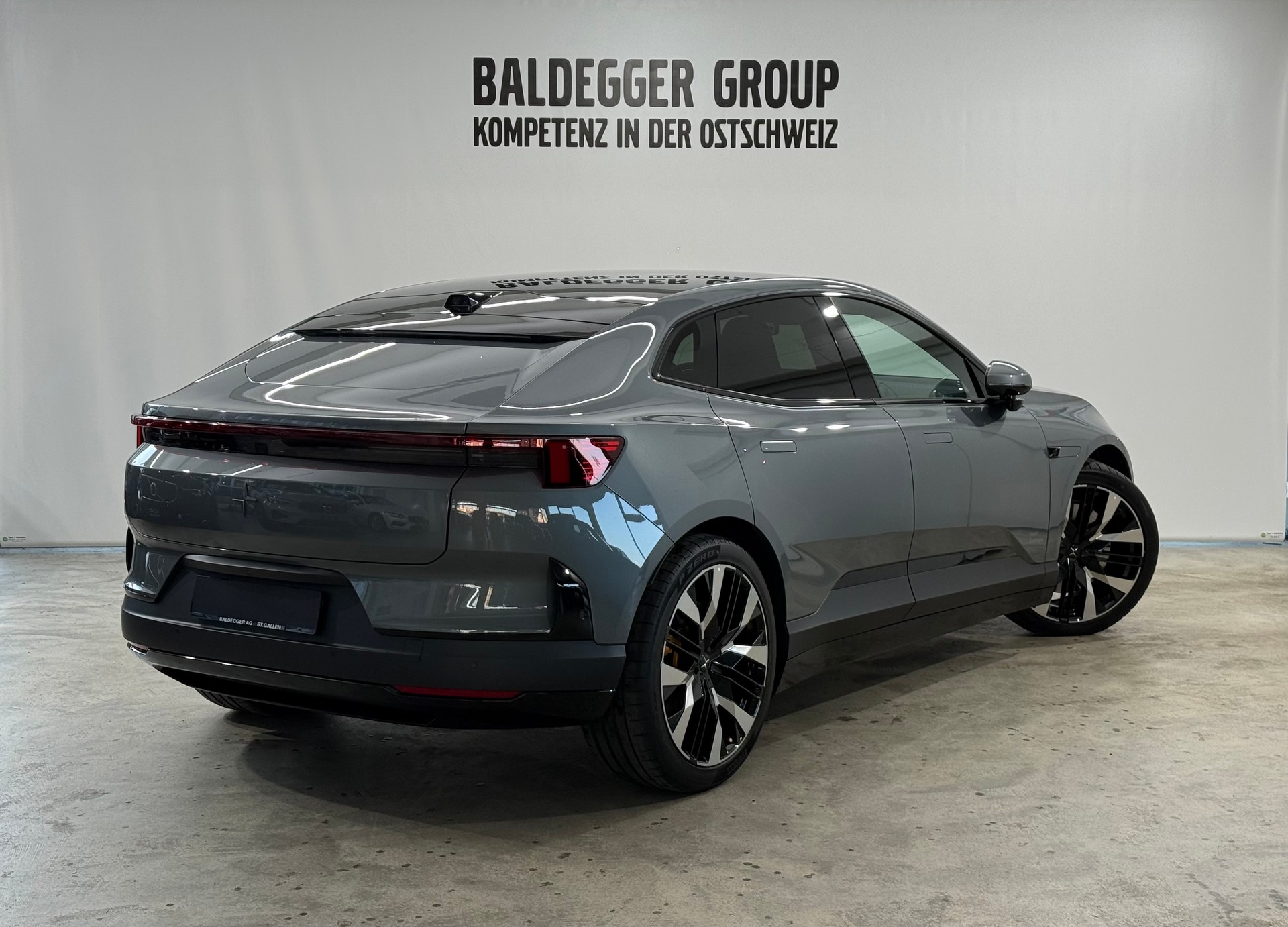 POLESTAR 4 Long Range Dual Motor Perfor-showroom-element-2