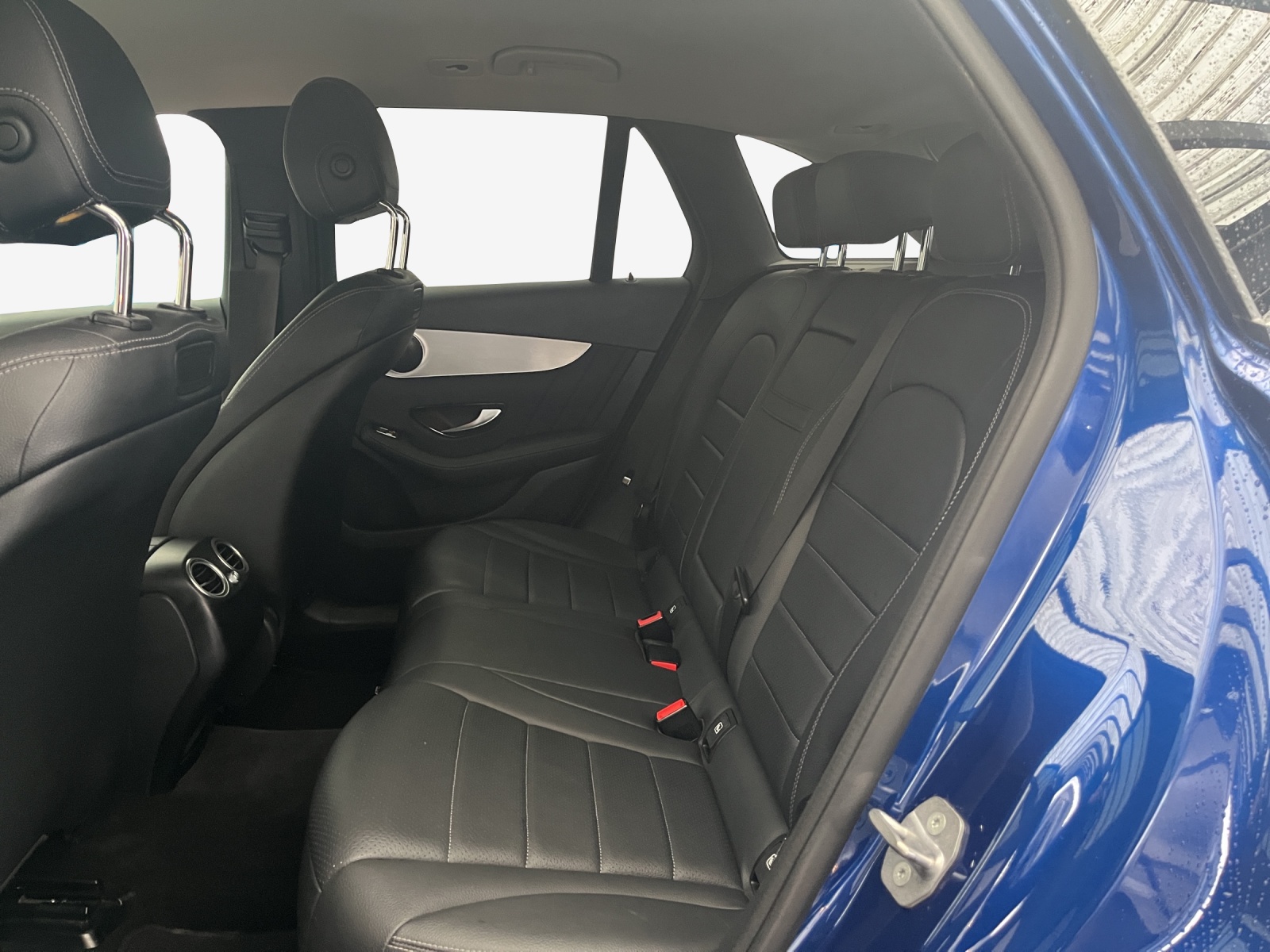 MERCEDES-BENZ GLC 350 e AMG Line 4Matic 7G-Tronic-image-11