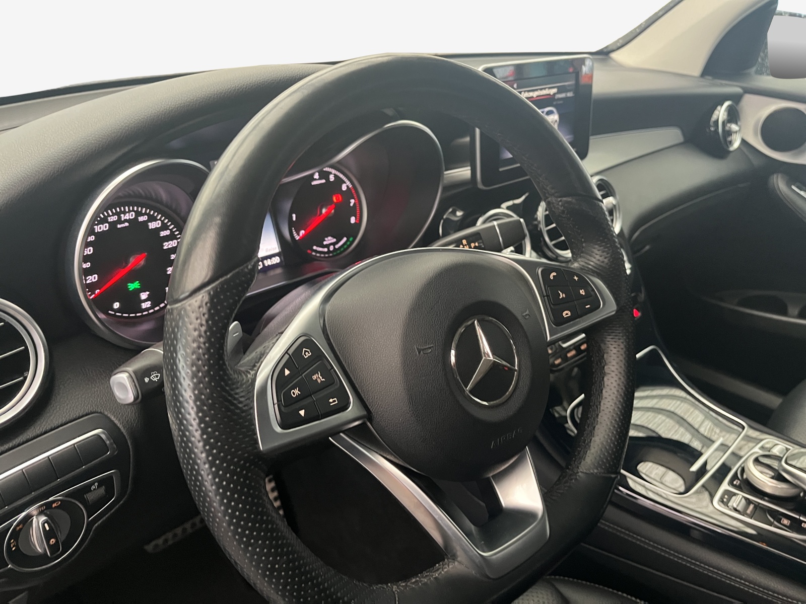 MERCEDES-BENZ GLC 350 e AMG Line 4Matic 7G-Tronic-image-9