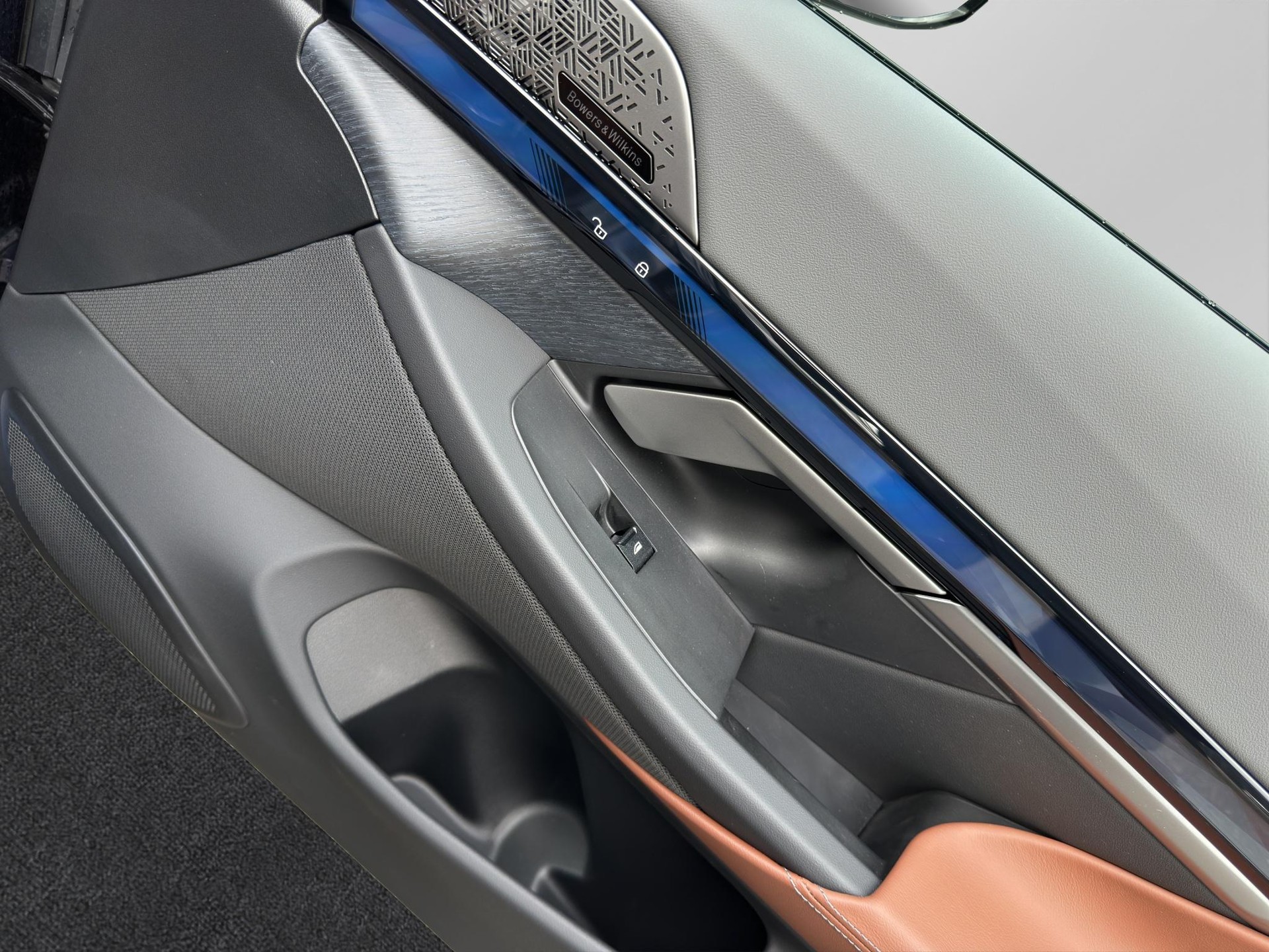 BMW i5 M60 xDrive Touring-image-18