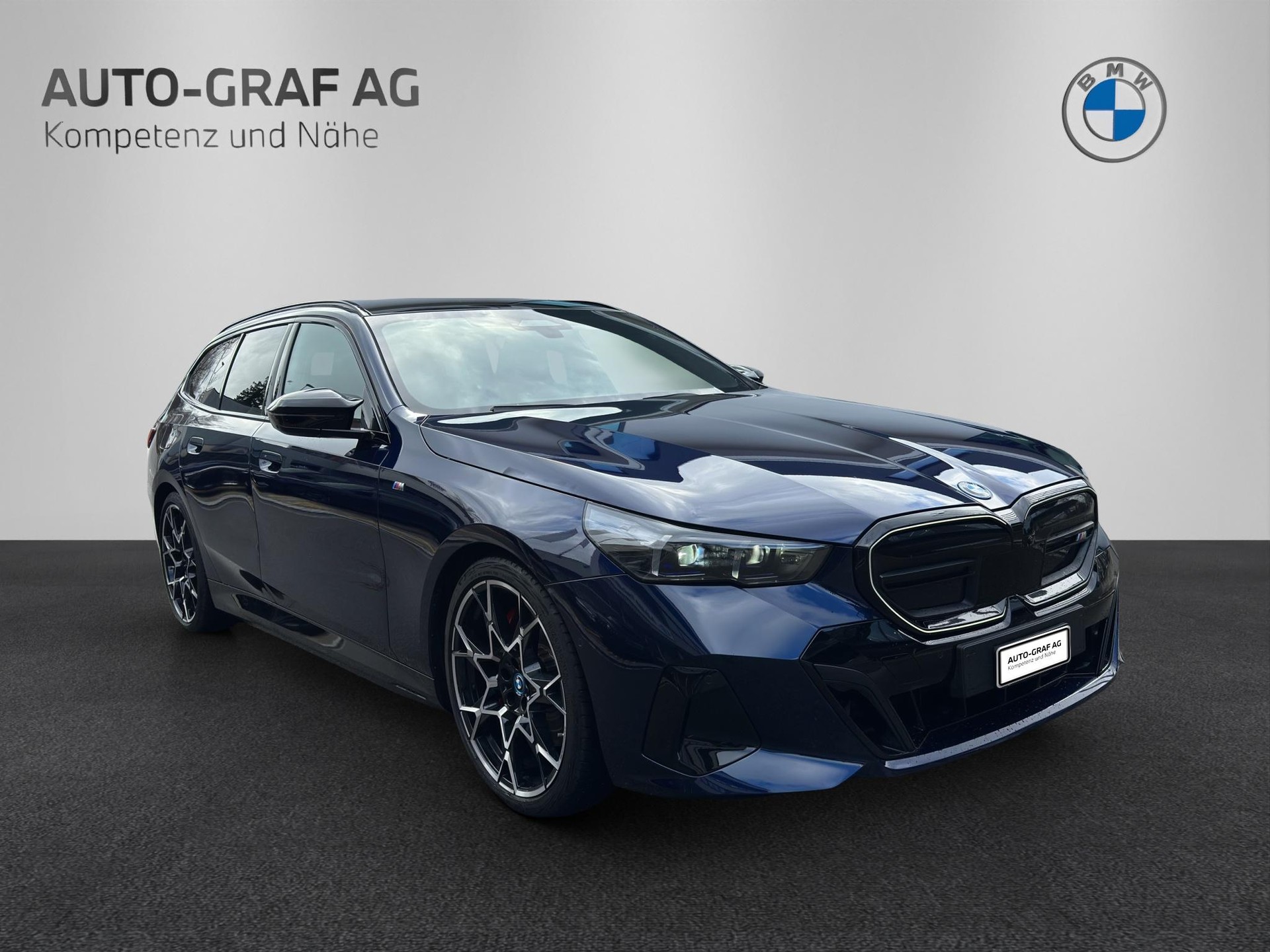 BMW i5 M60 xDrive Touring-image-6