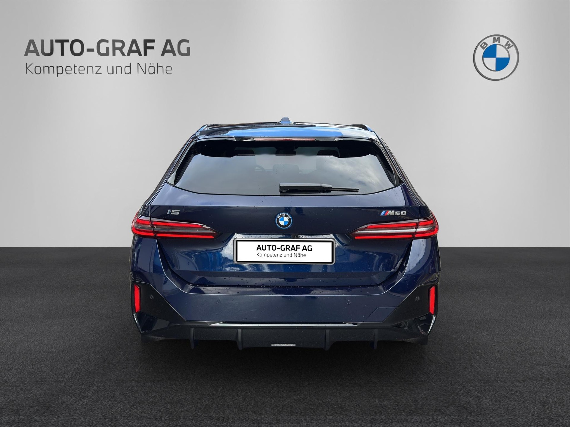 BMW i5 M60 xDrive Touring-showroom-element-3