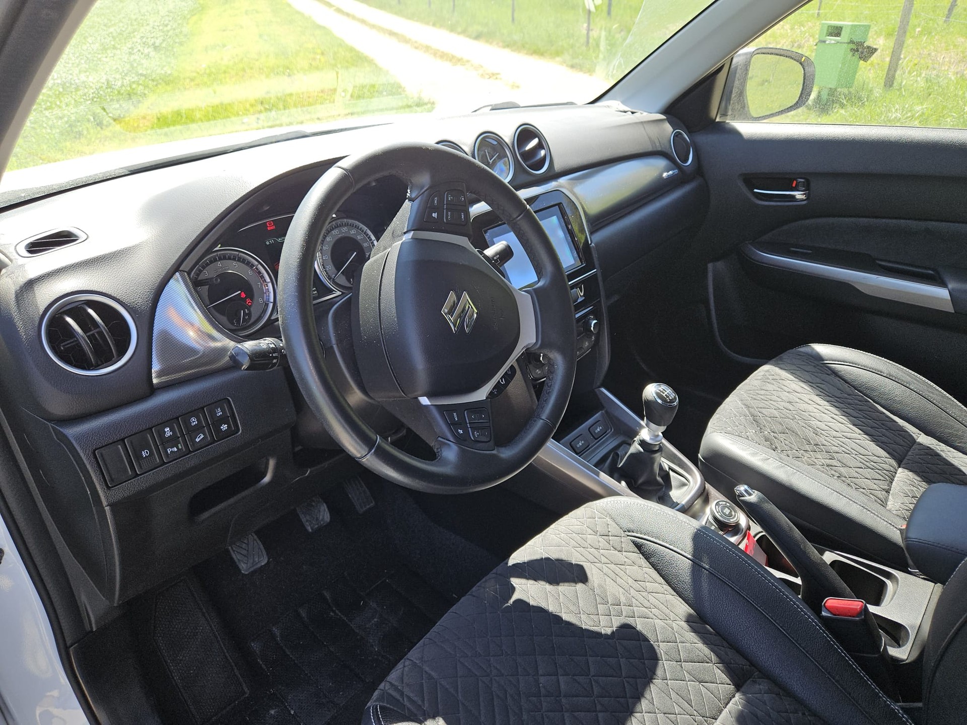 SUZUKI Vitara 1.4 Boosterjet Compact + Hybrid-image-2