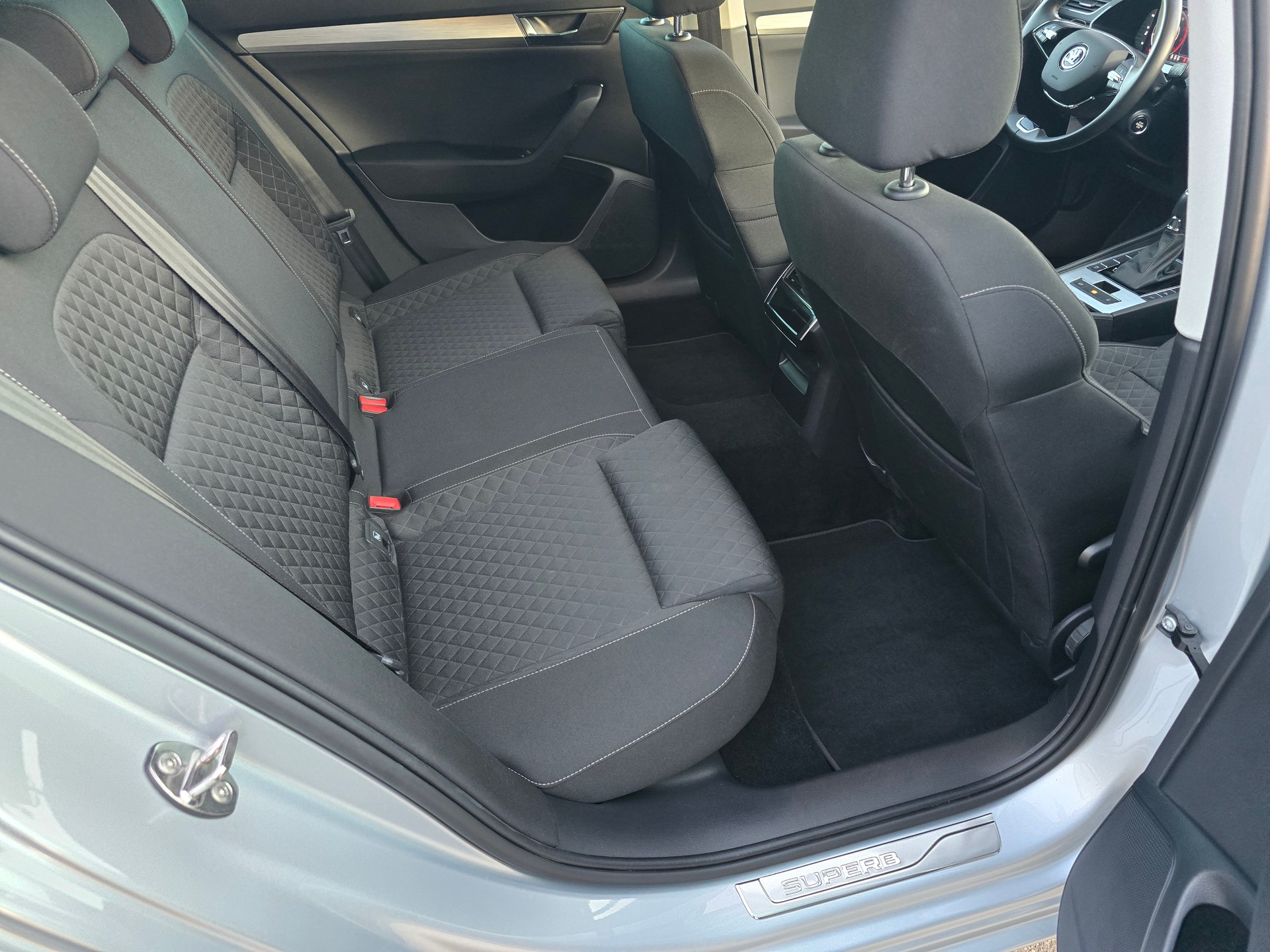SKODA Superb Combi 2.0 TDi Ambition DSG*Frsch ab MFK"Frisch ab Service*-image-8
