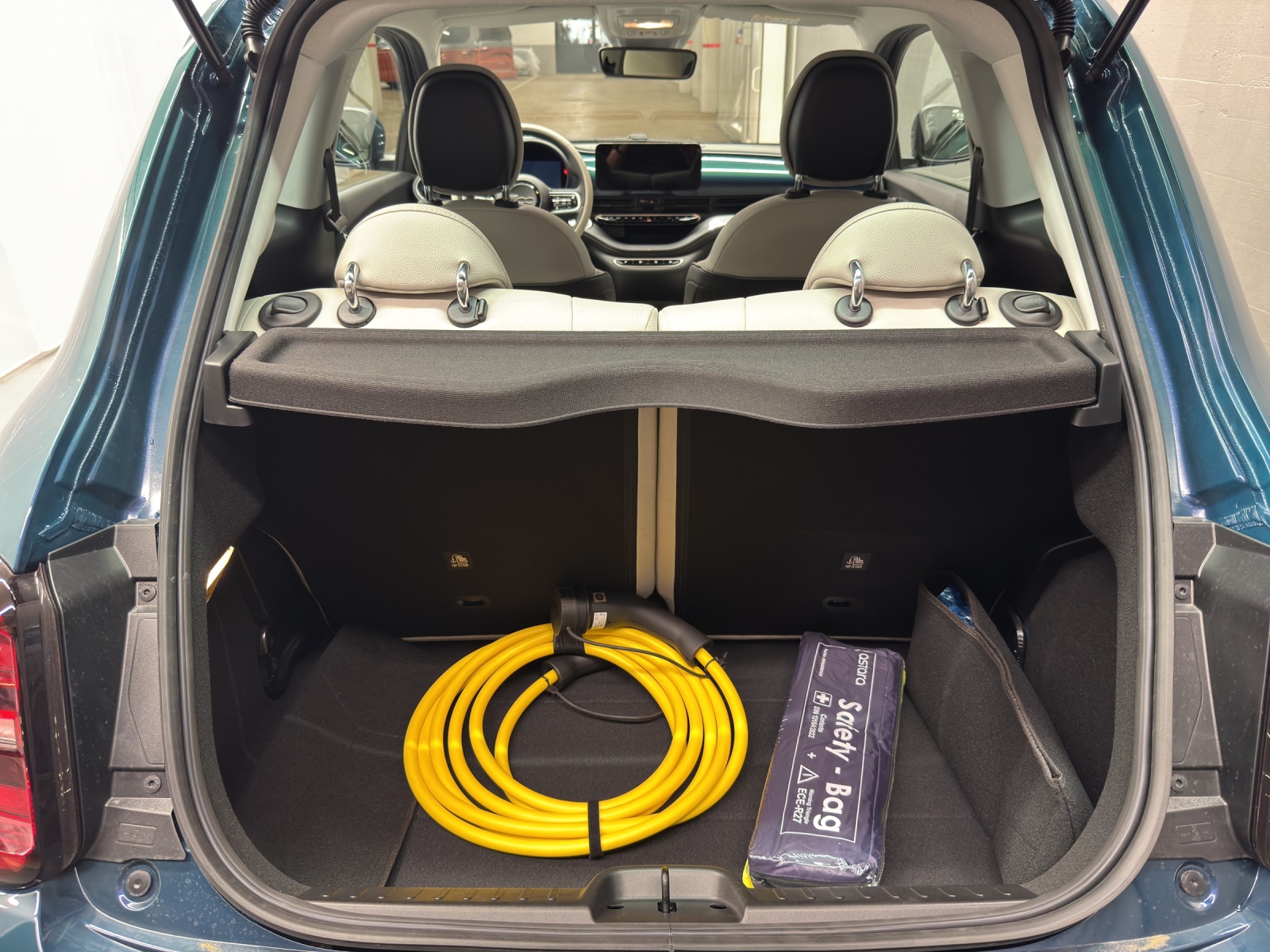 FIAT 500e La Prima-image-10