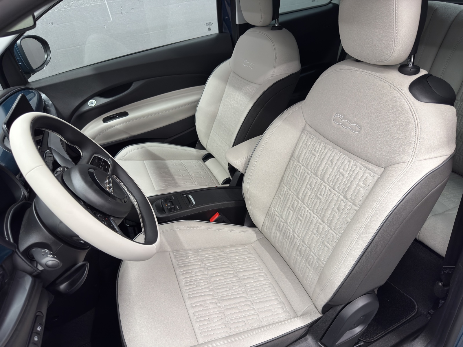 FIAT 500e La Prima-image-13