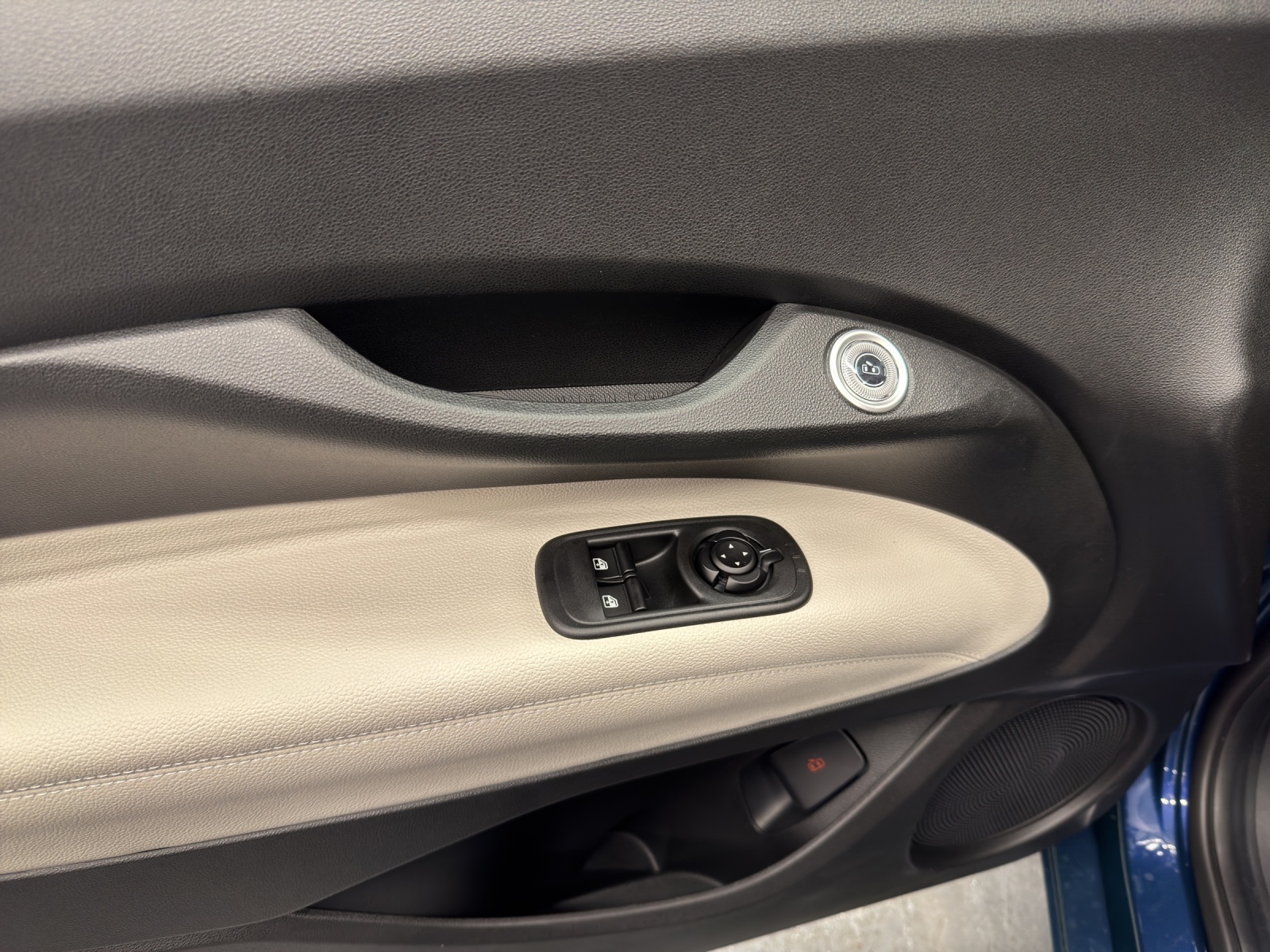 FIAT 500e La Prima-image-12
