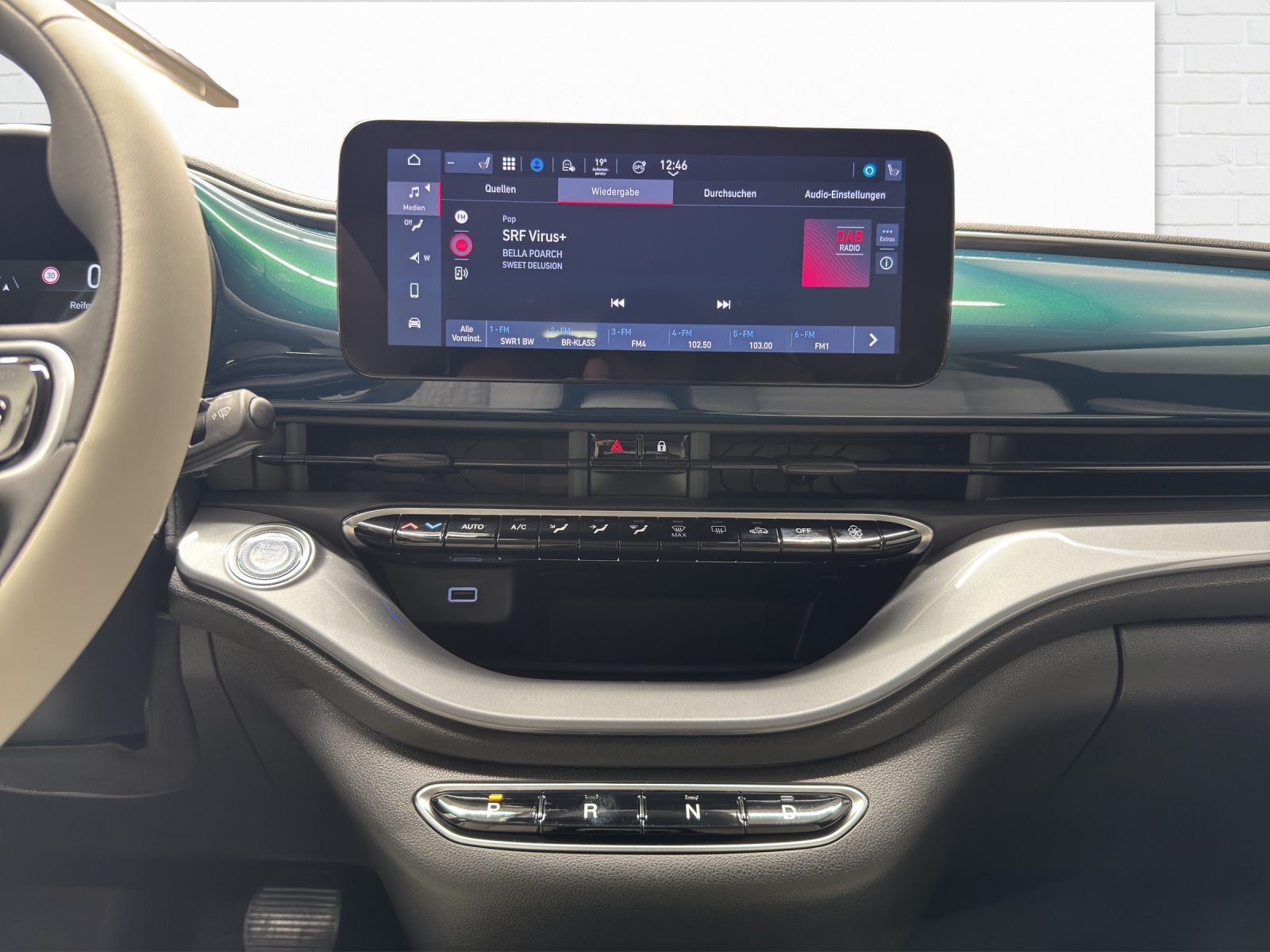 FIAT 500e La Prima-image-8