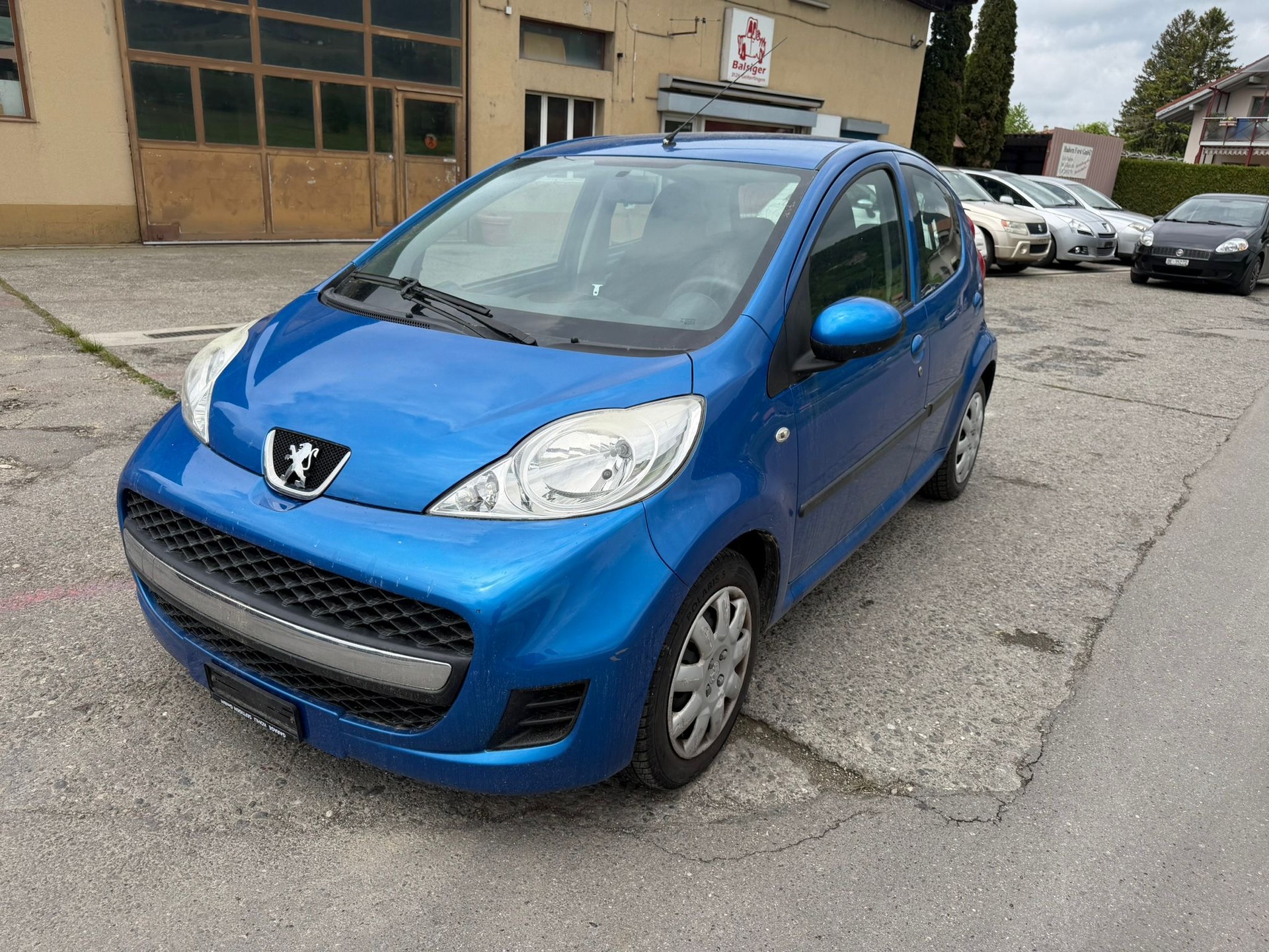 PEUGEOT 107 1.0 Trendy-image-1
