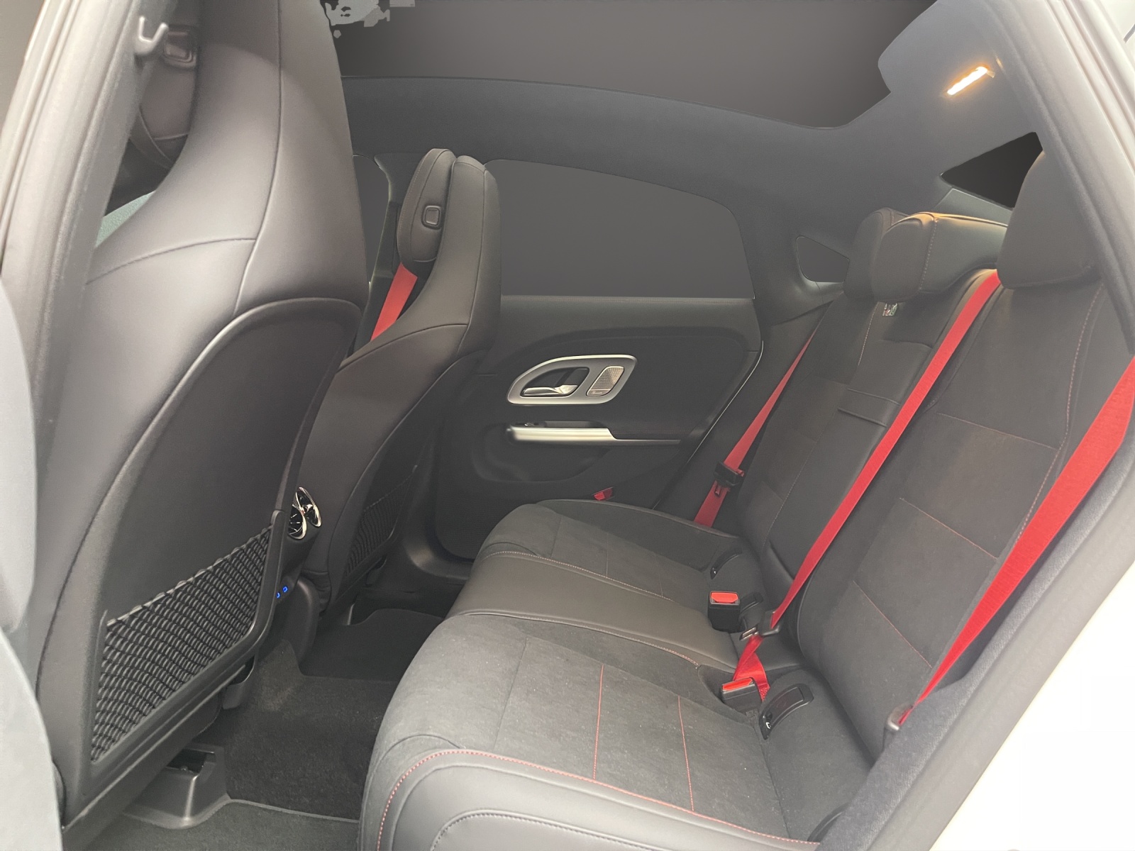 MERCEDES-BENZ CLA 200-image-10
