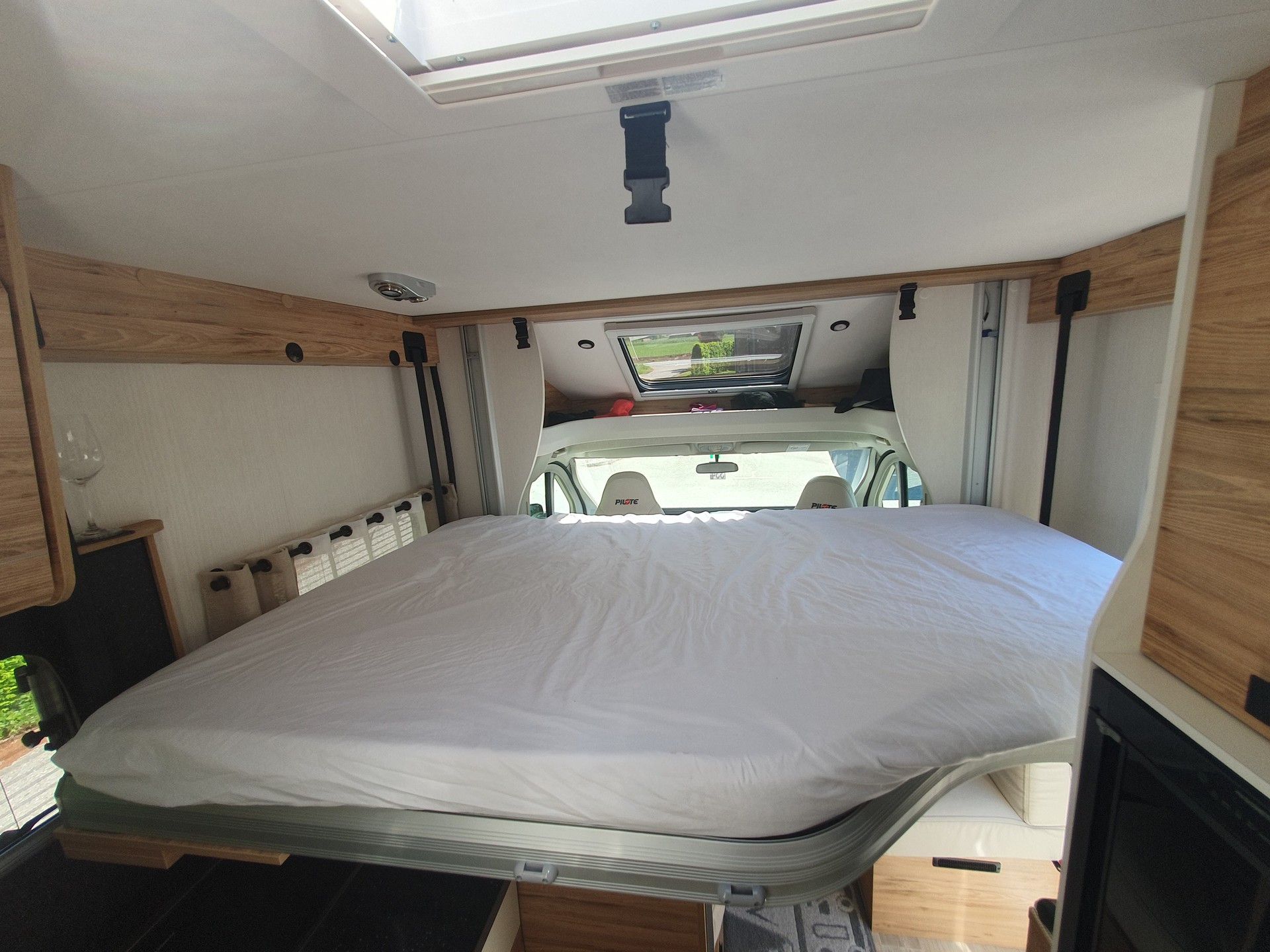 PILOTE P696GJ-image-9