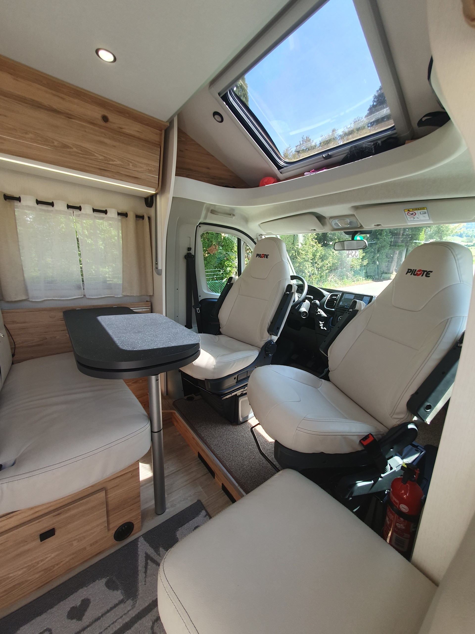 PILOTE P696GJ-image-12