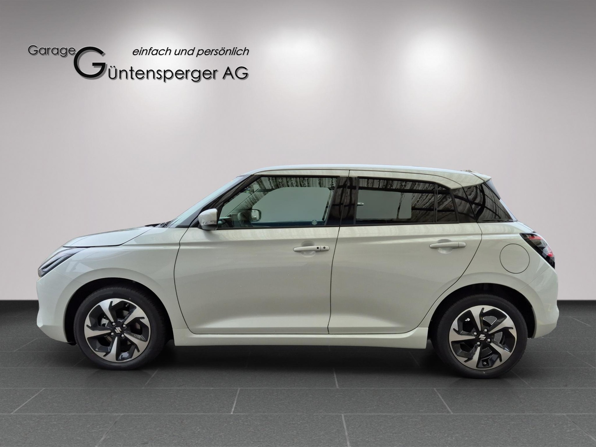 SUZUKI Swift 1.2 Compact Top Hybrid-showroom-element-1