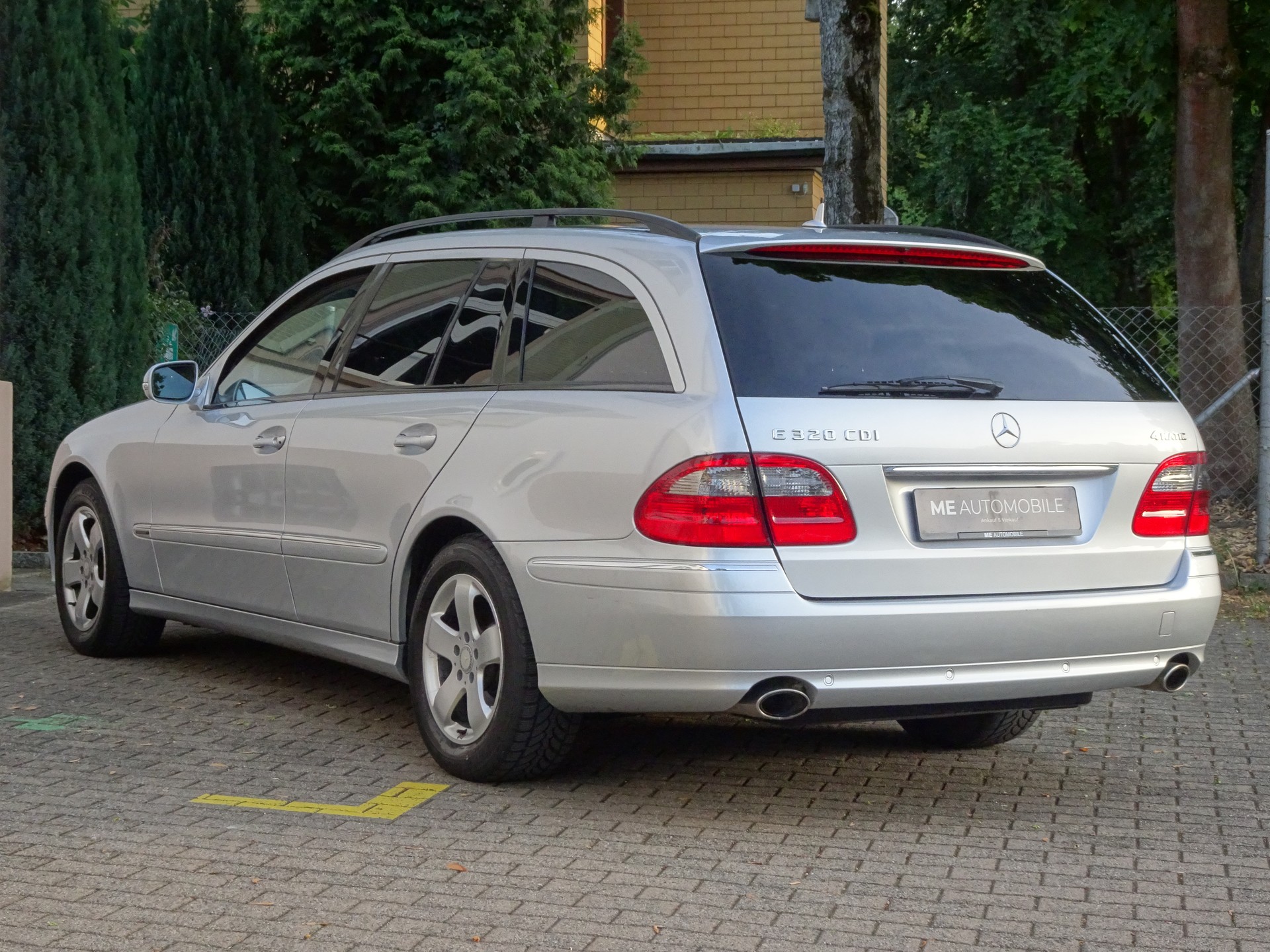 MERCEDES-BENZ E 320 CDI Elégance 4Matic Automatic-image-3