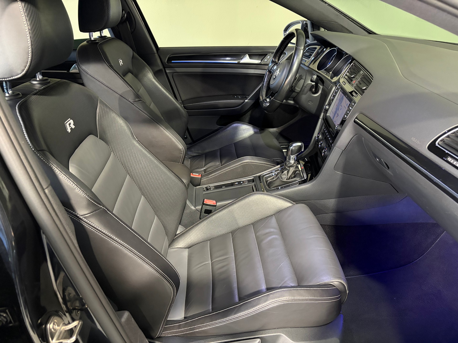 VW Golf 2.0 TSI R 4Motion DSG * MFK 28. 01 2026 *-image-16