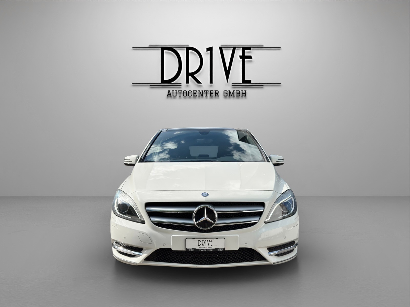 MERCEDES-BENZ B 180-image-1