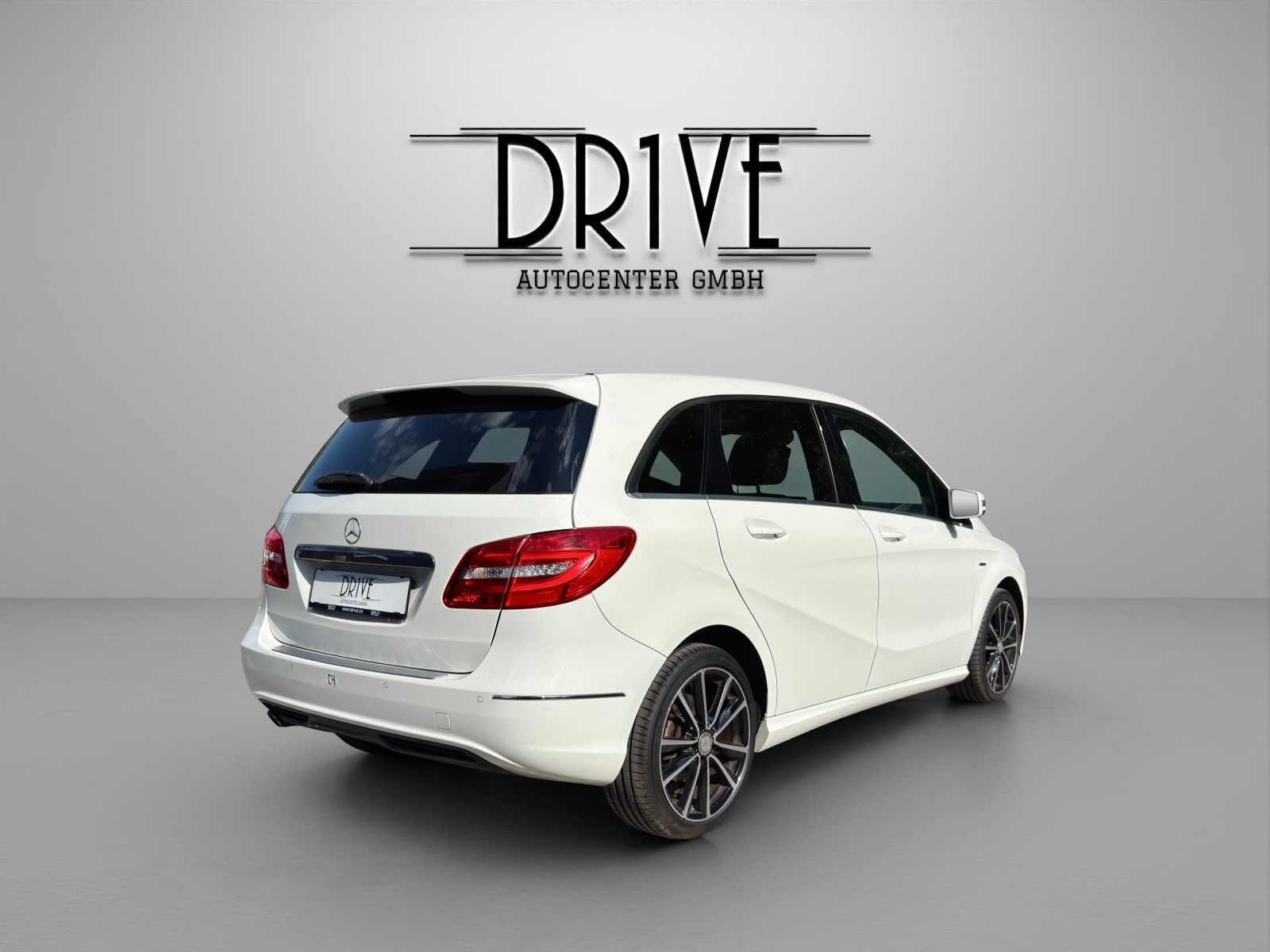 MERCEDES-BENZ B 180-image-4