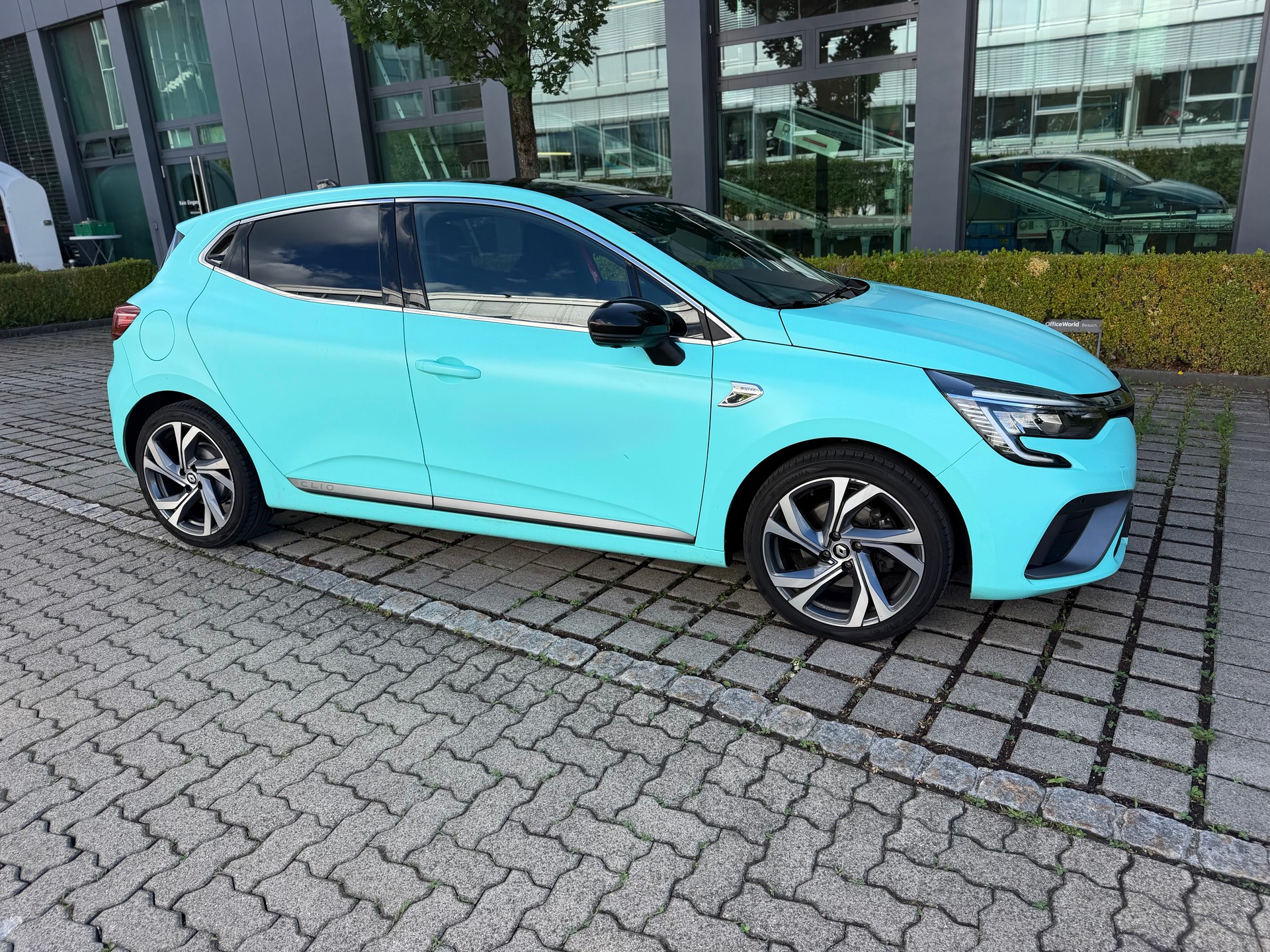 RENAULT Clio 1.6 E-Tech RS Line-showroom-element-3