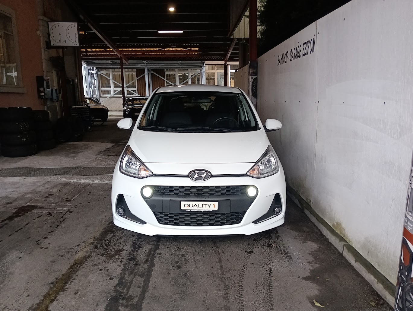 HYUNDAI i10 1.2 Vertex Automatic-image-1