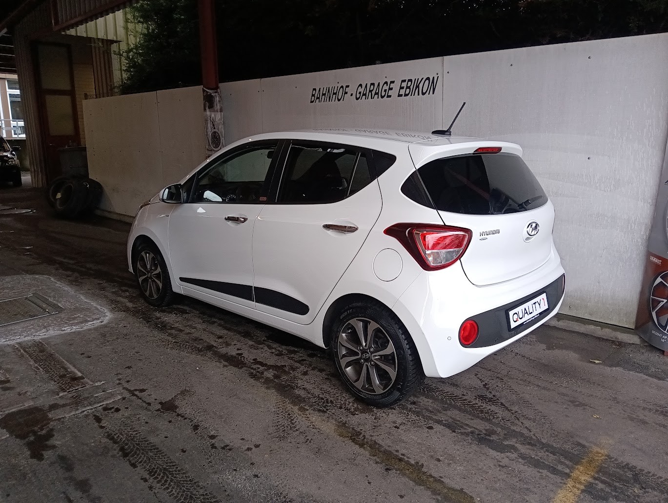 HYUNDAI i10 1.2 Vertex Automatic-image-4
